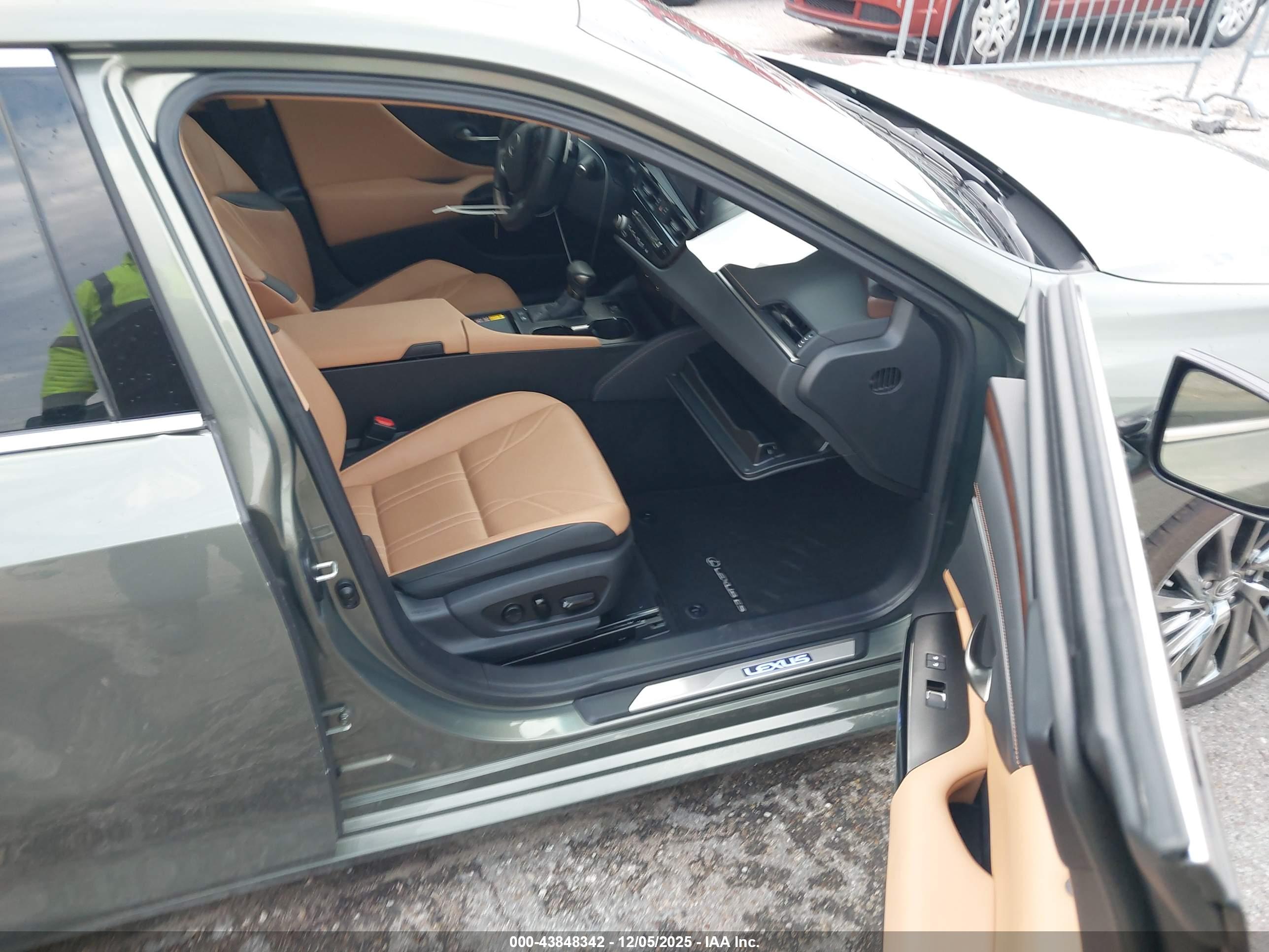 LEXUS ES image 5