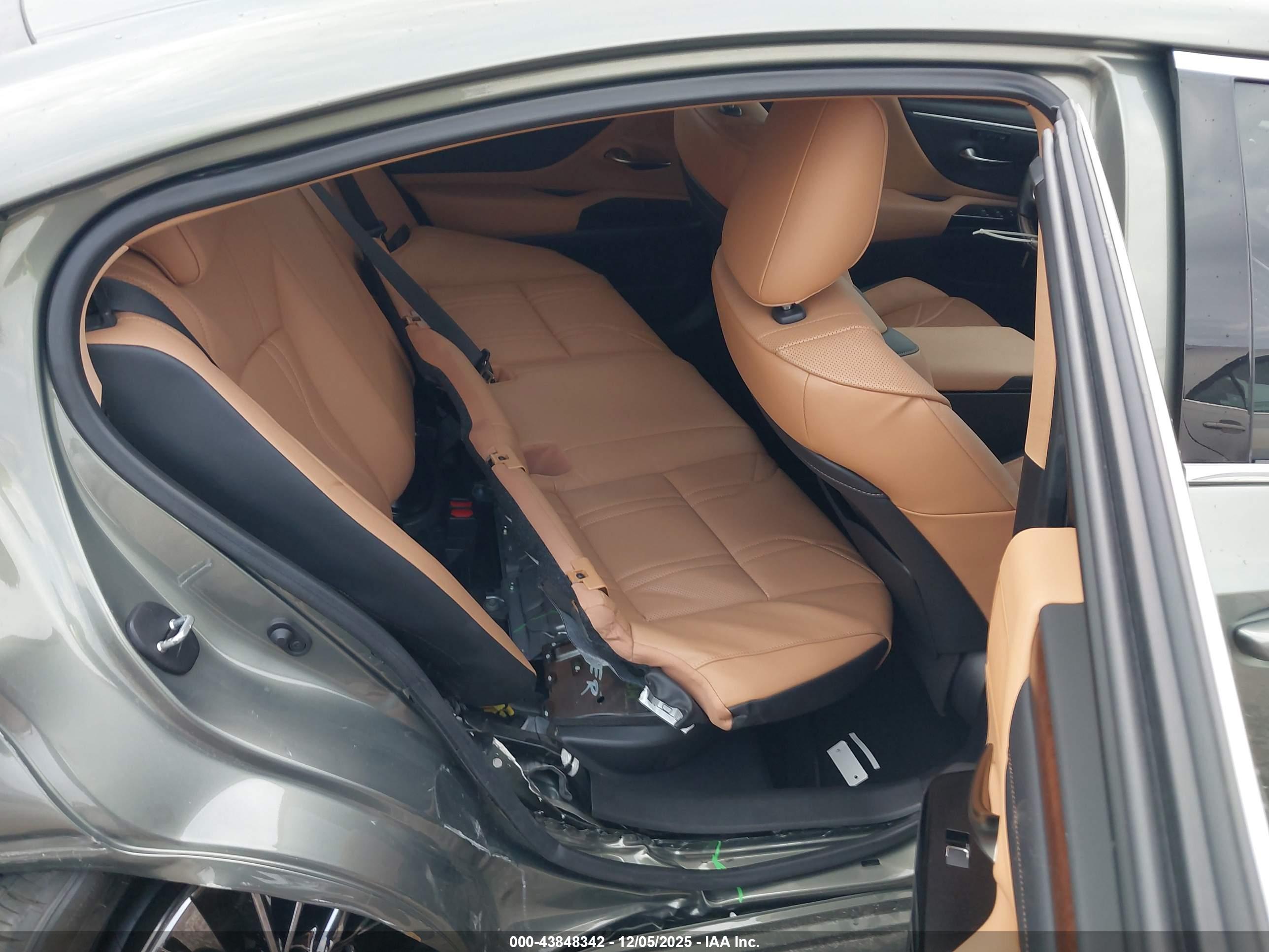 LEXUS ES image 8
