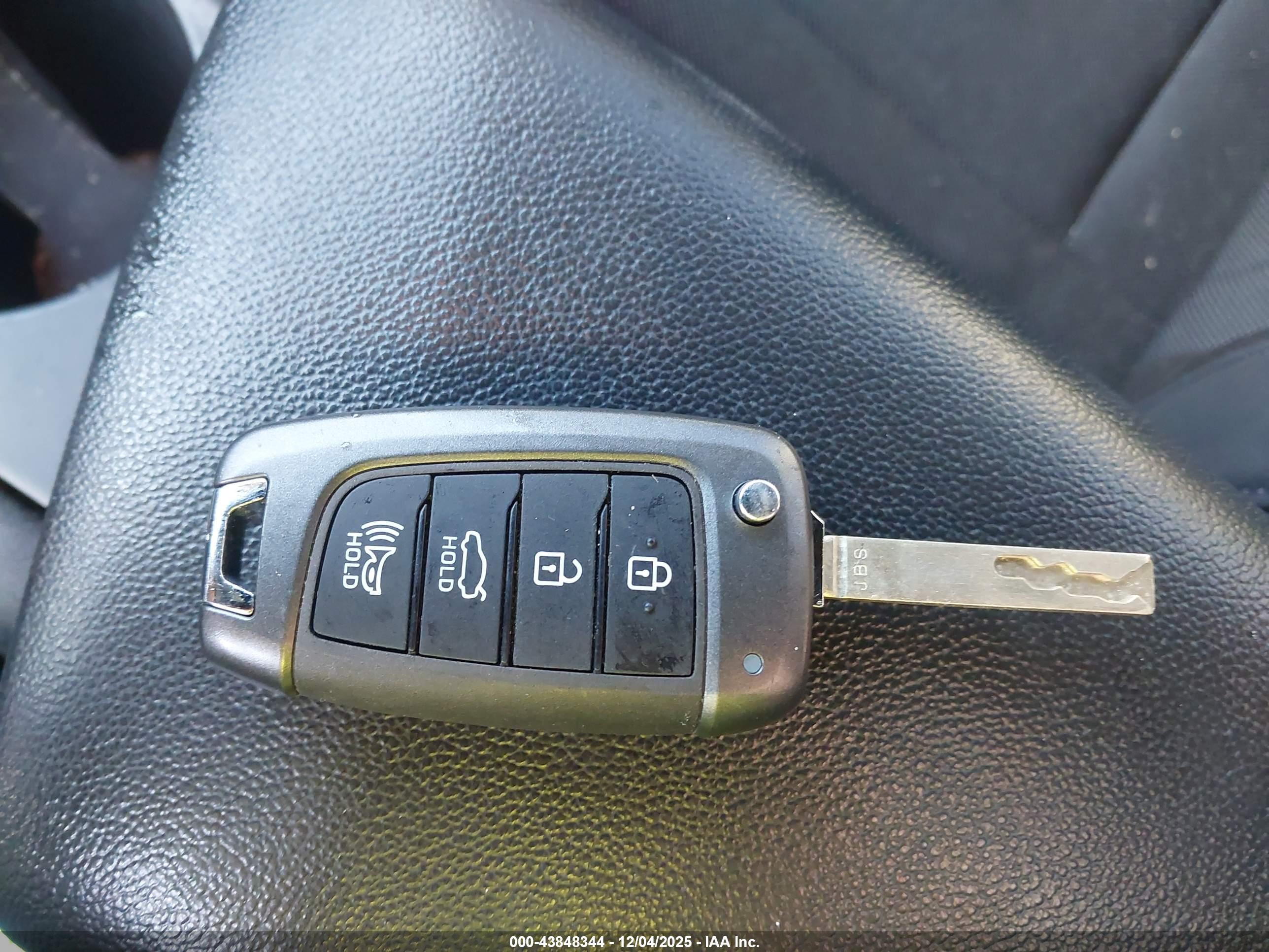 HYUNDAI ELANTRA image 11