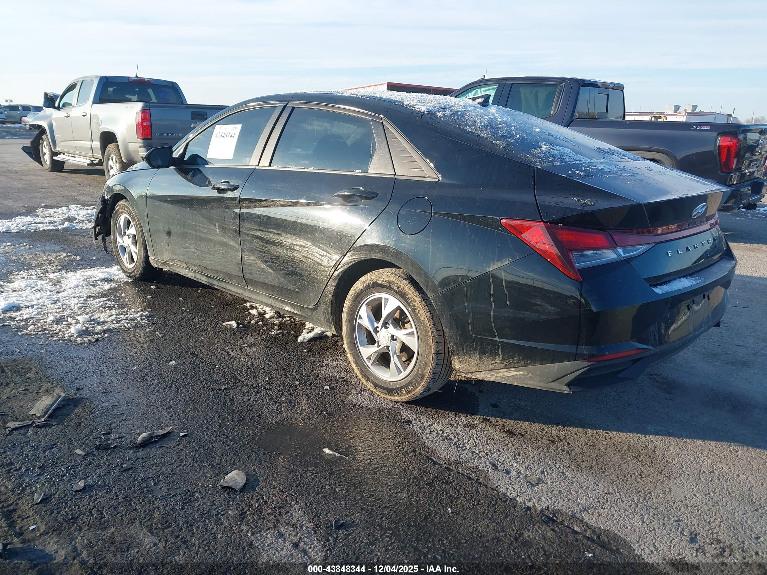 HYUNDAI ELANTRA image 3
