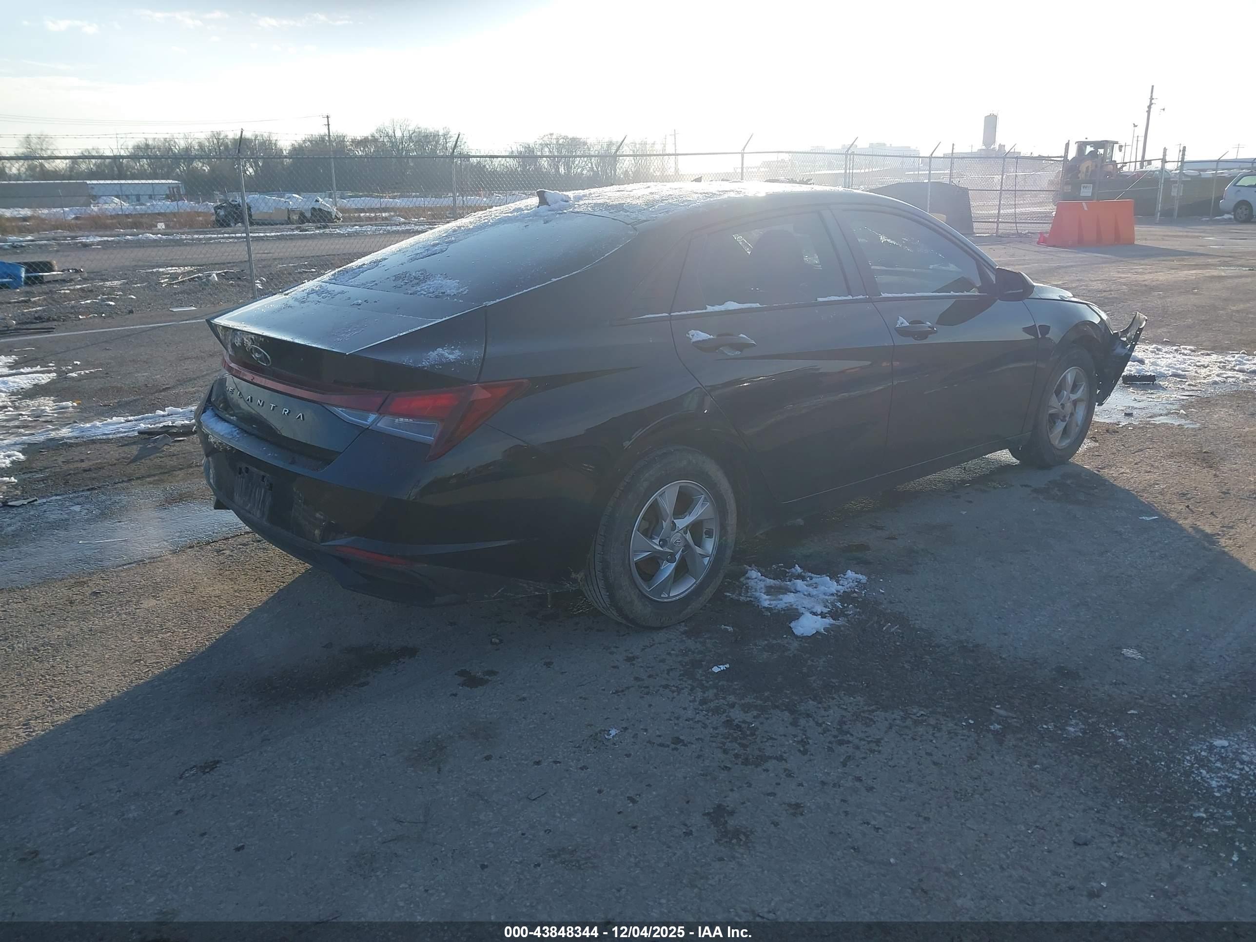 HYUNDAI ELANTRA image 4