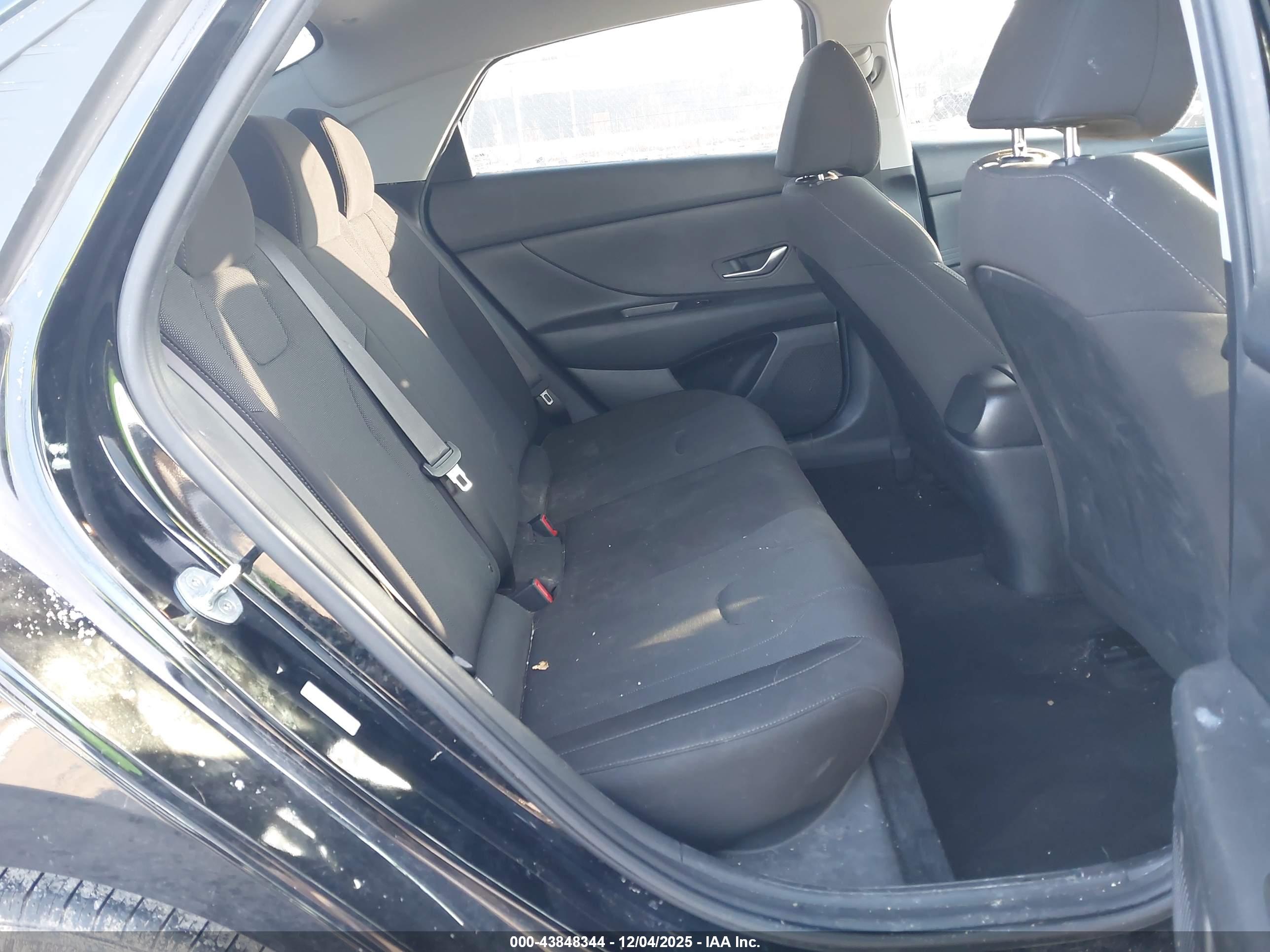 HYUNDAI ELANTRA image 8