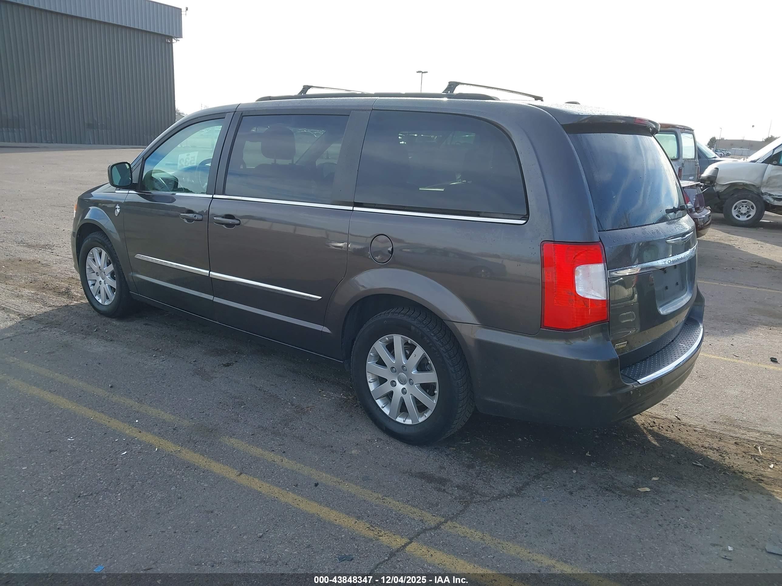 CHRYSLER TOWN image 3