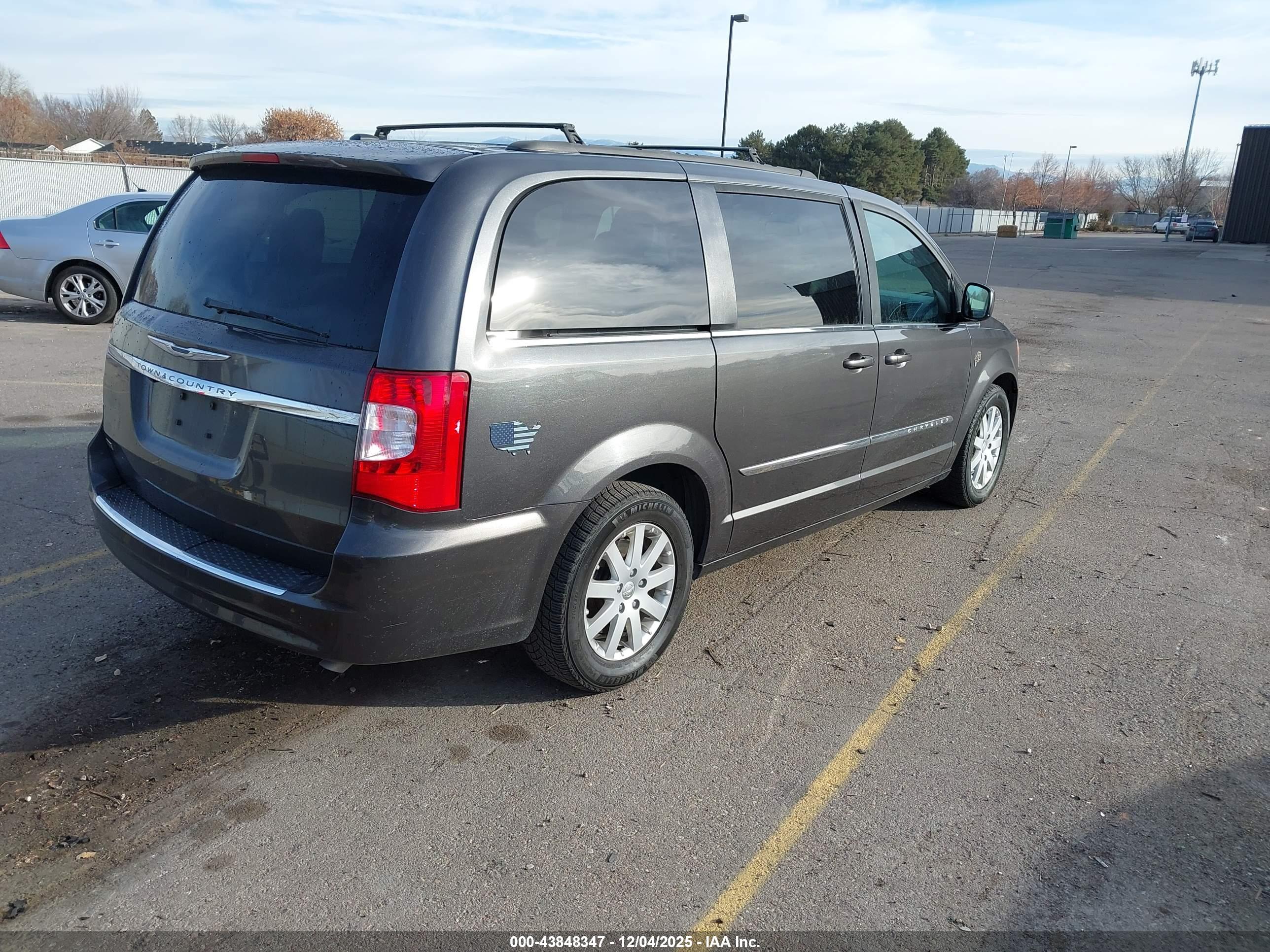 CHRYSLER TOWN image 4