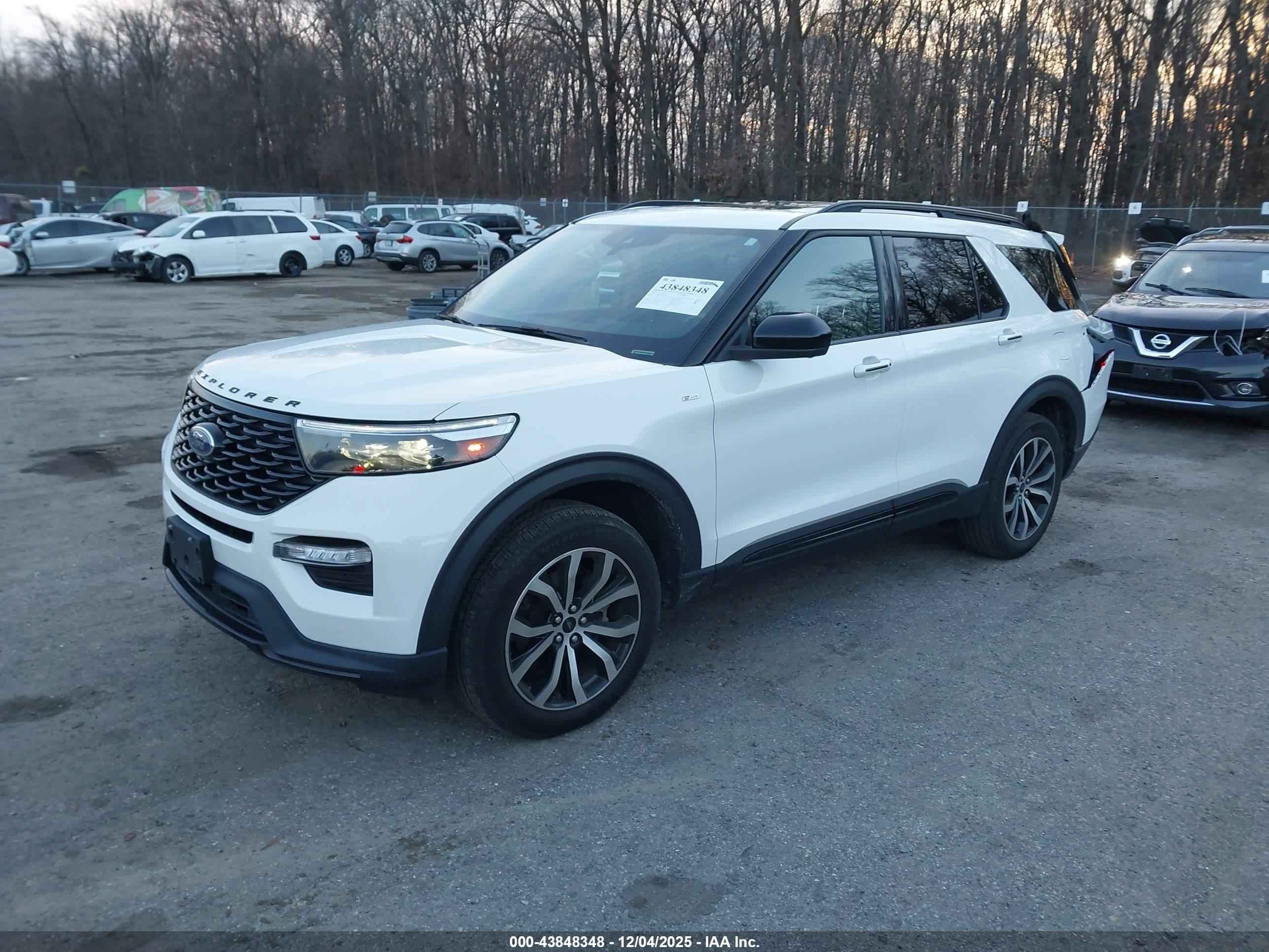 FORD EXPLORER image 2