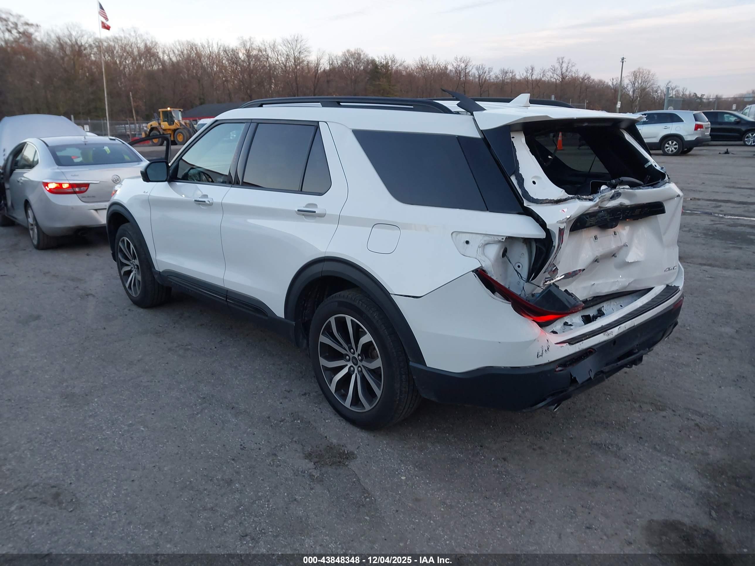 FORD EXPLORER image 3