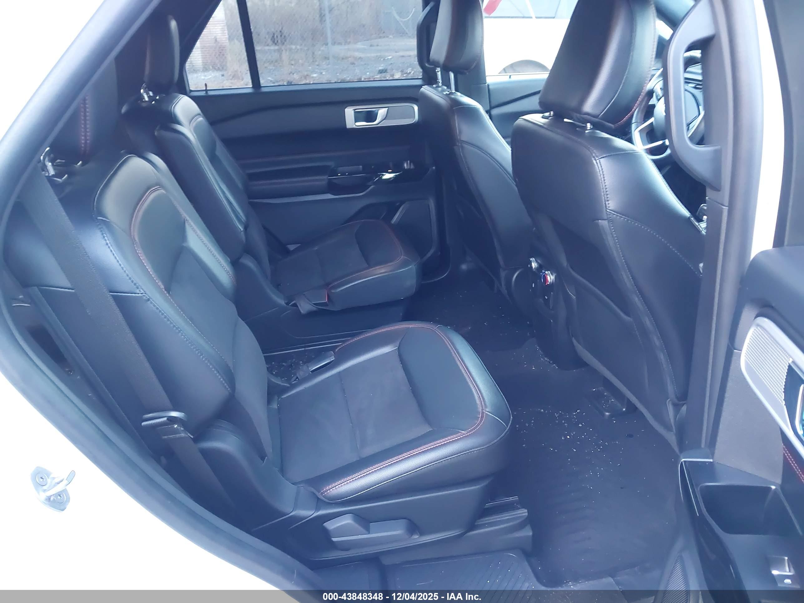 FORD EXPLORER image 8