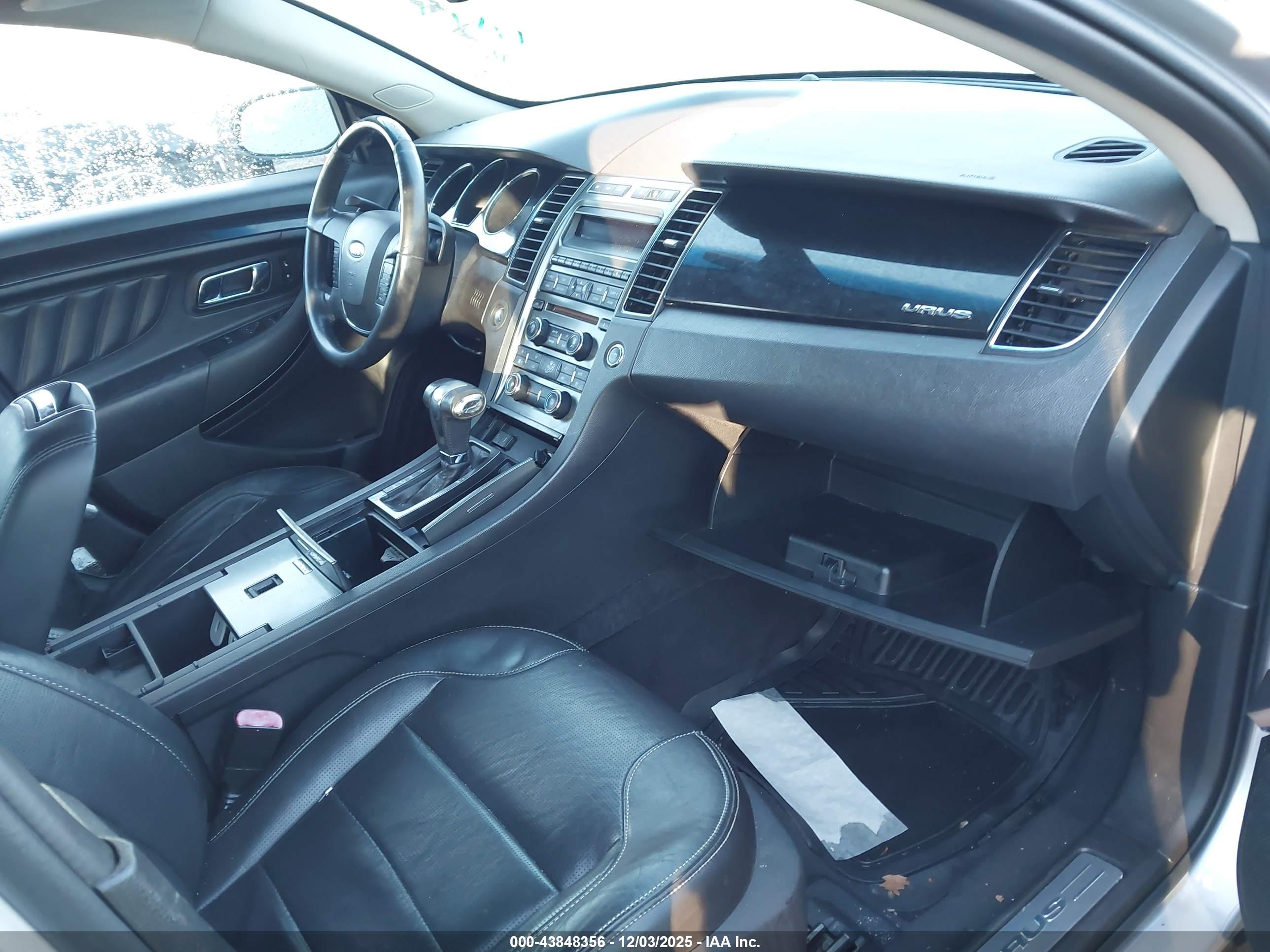 FORD TAURUS image 5