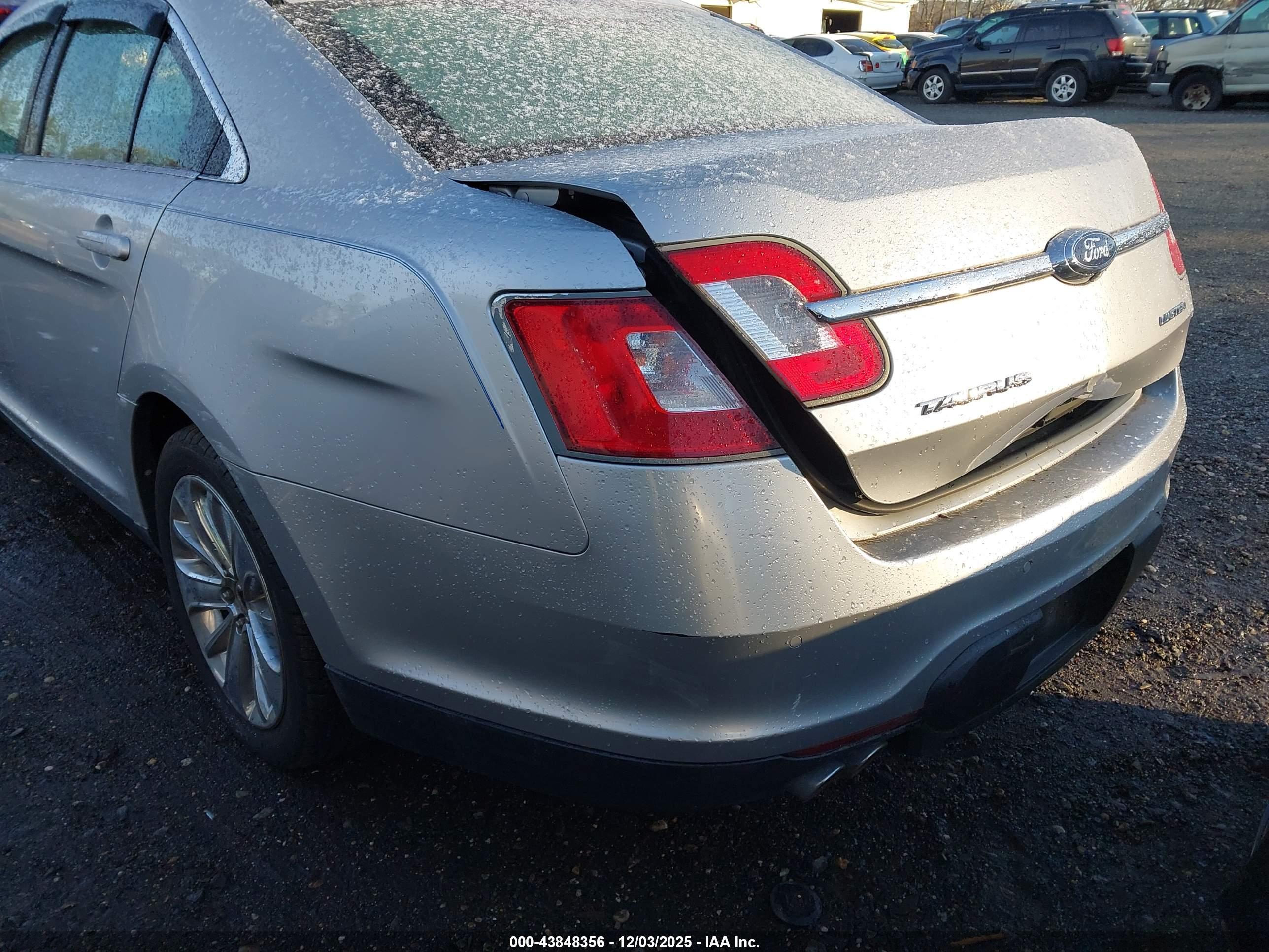 FORD TAURUS image 6