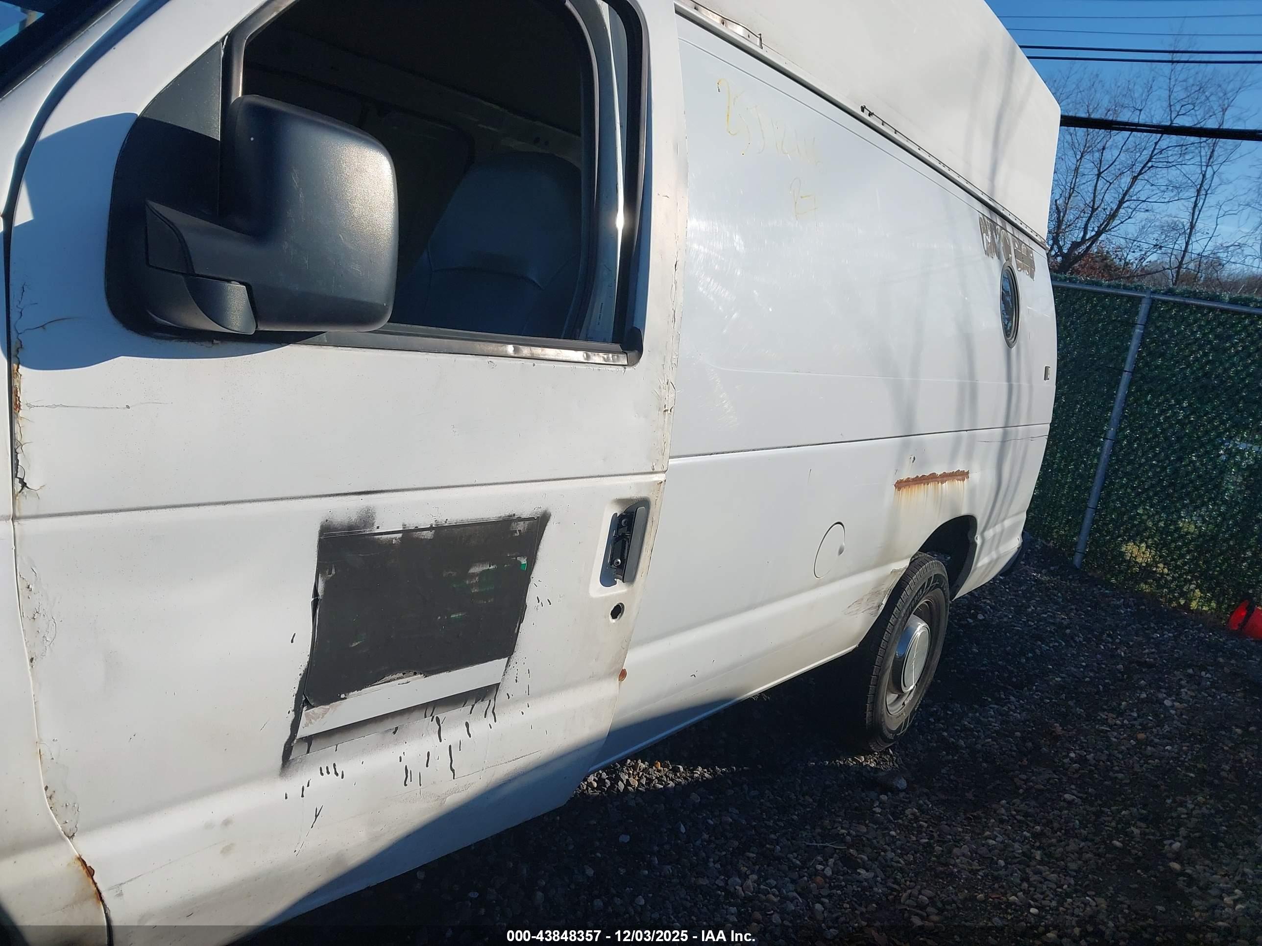 FORD E-350 image 6