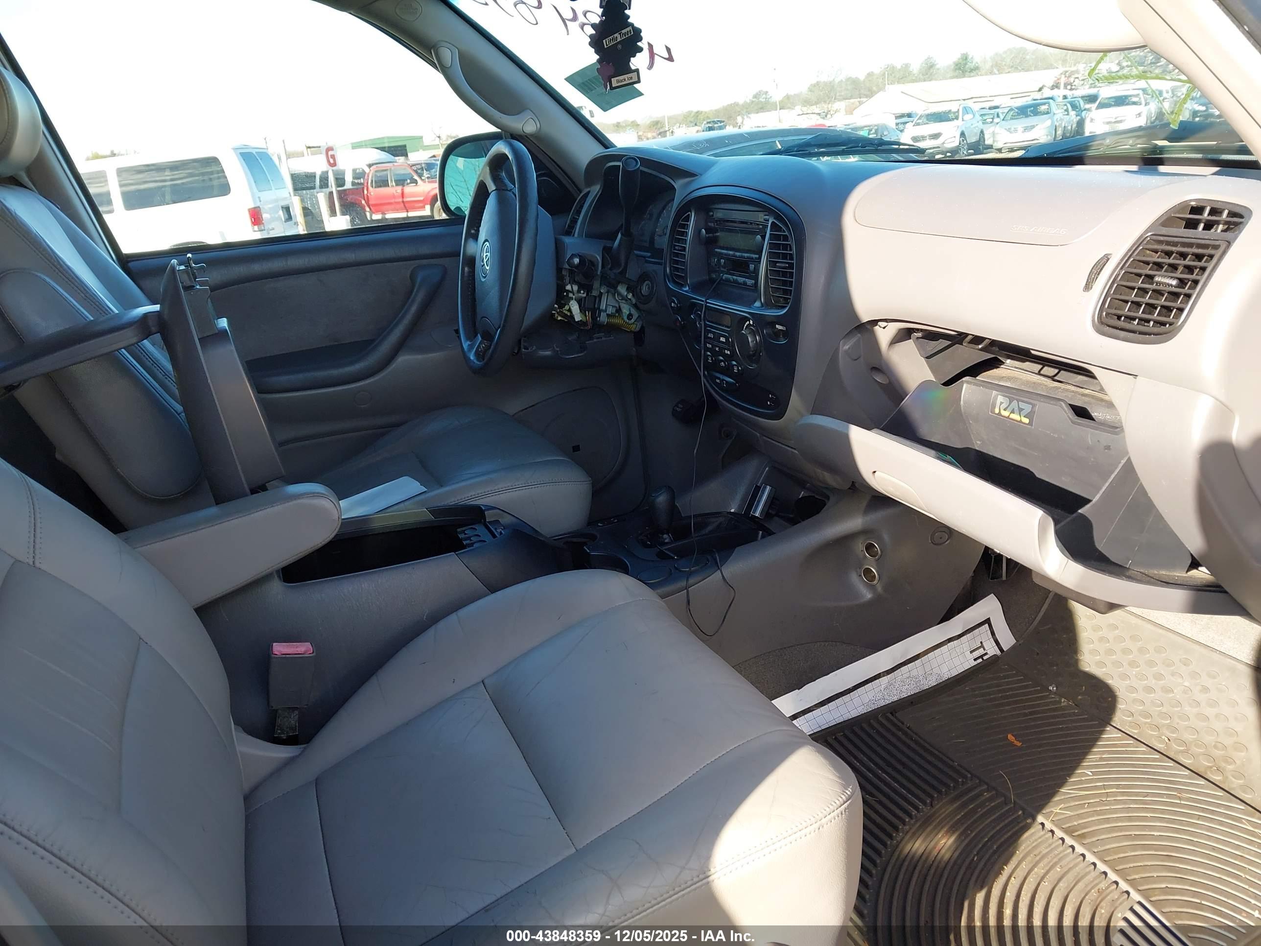 TOYOTA SEQUOIA image 5