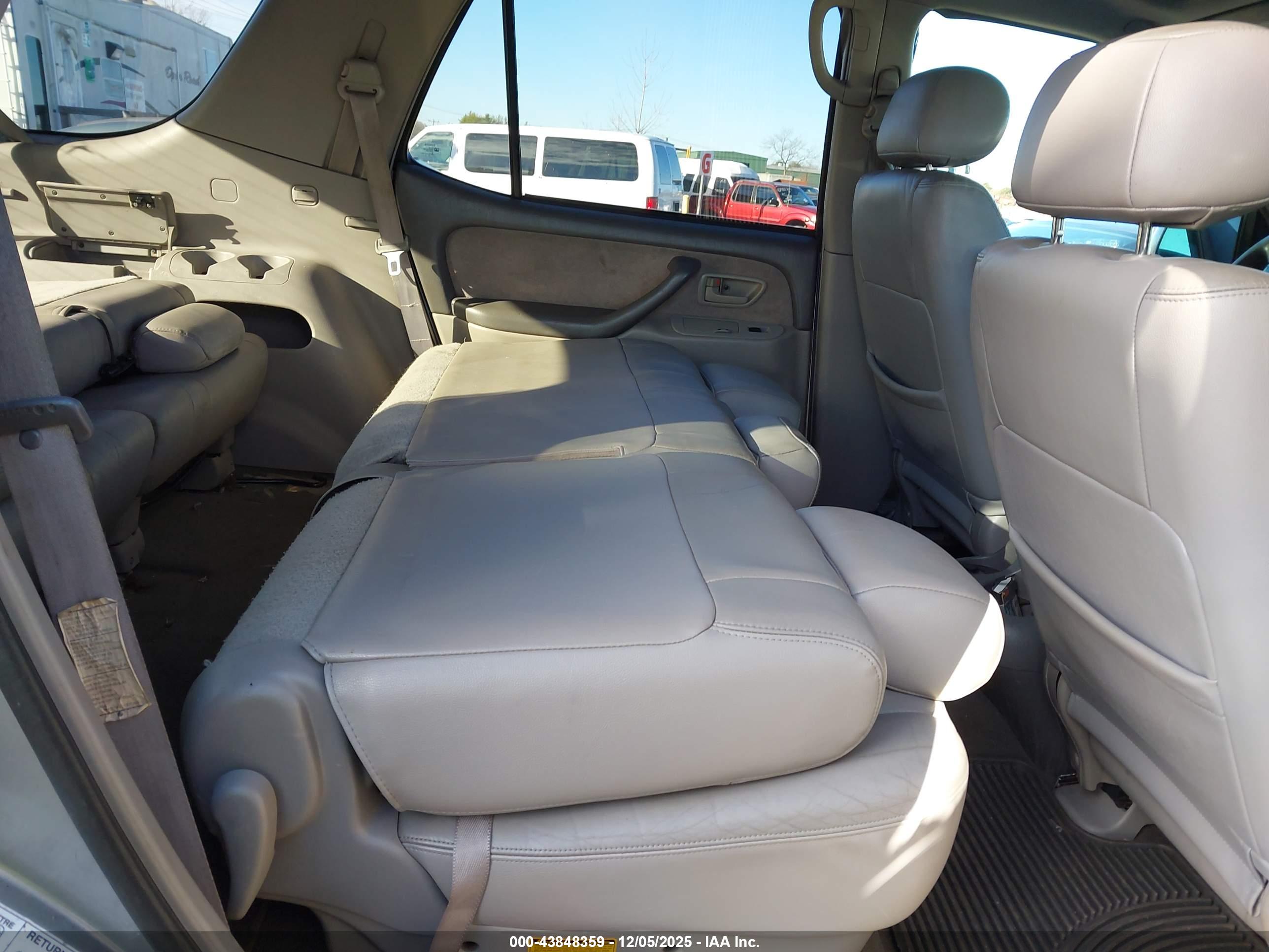 TOYOTA SEQUOIA image 8