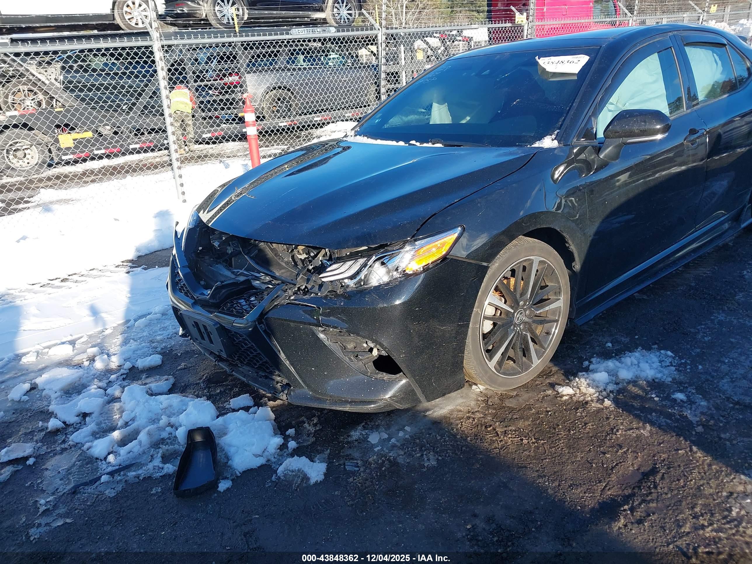 TOYOTA CAMRY image 6