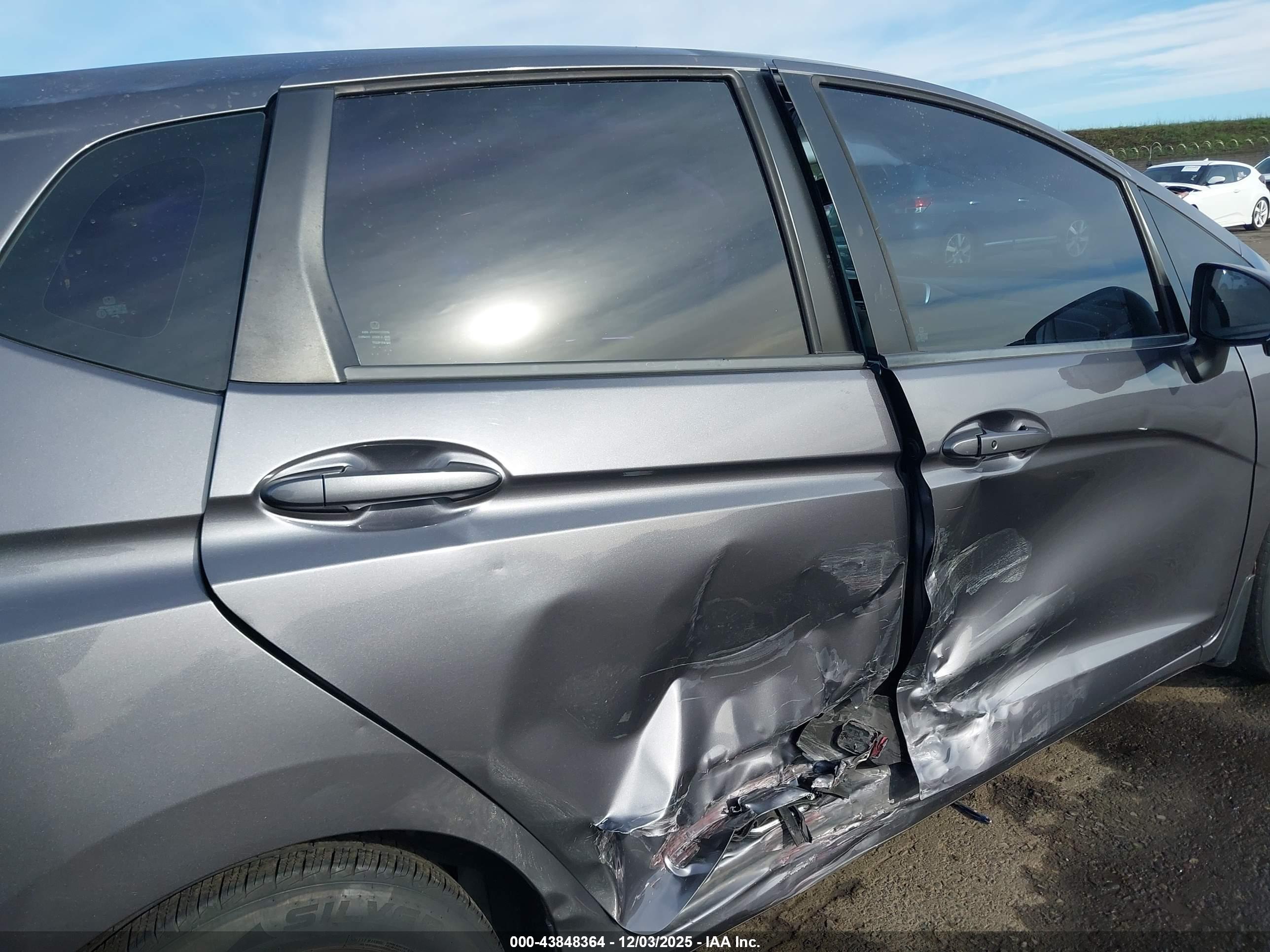 HONDA FIT image 6