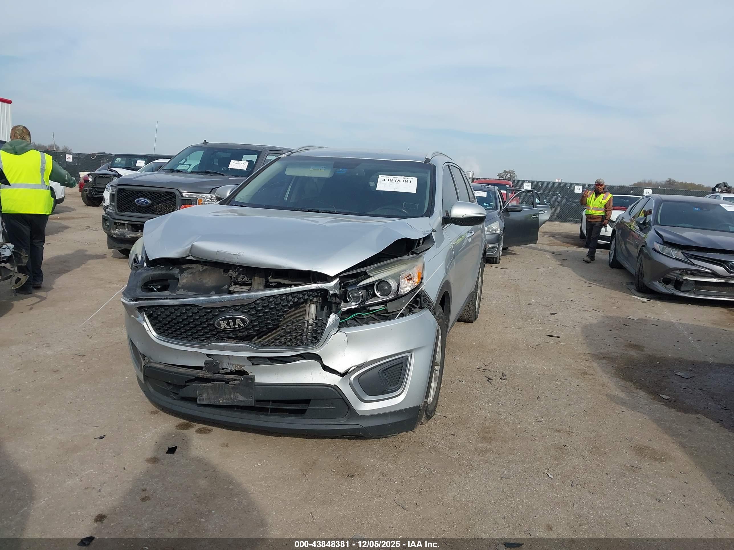 KIA SORENTO image 2