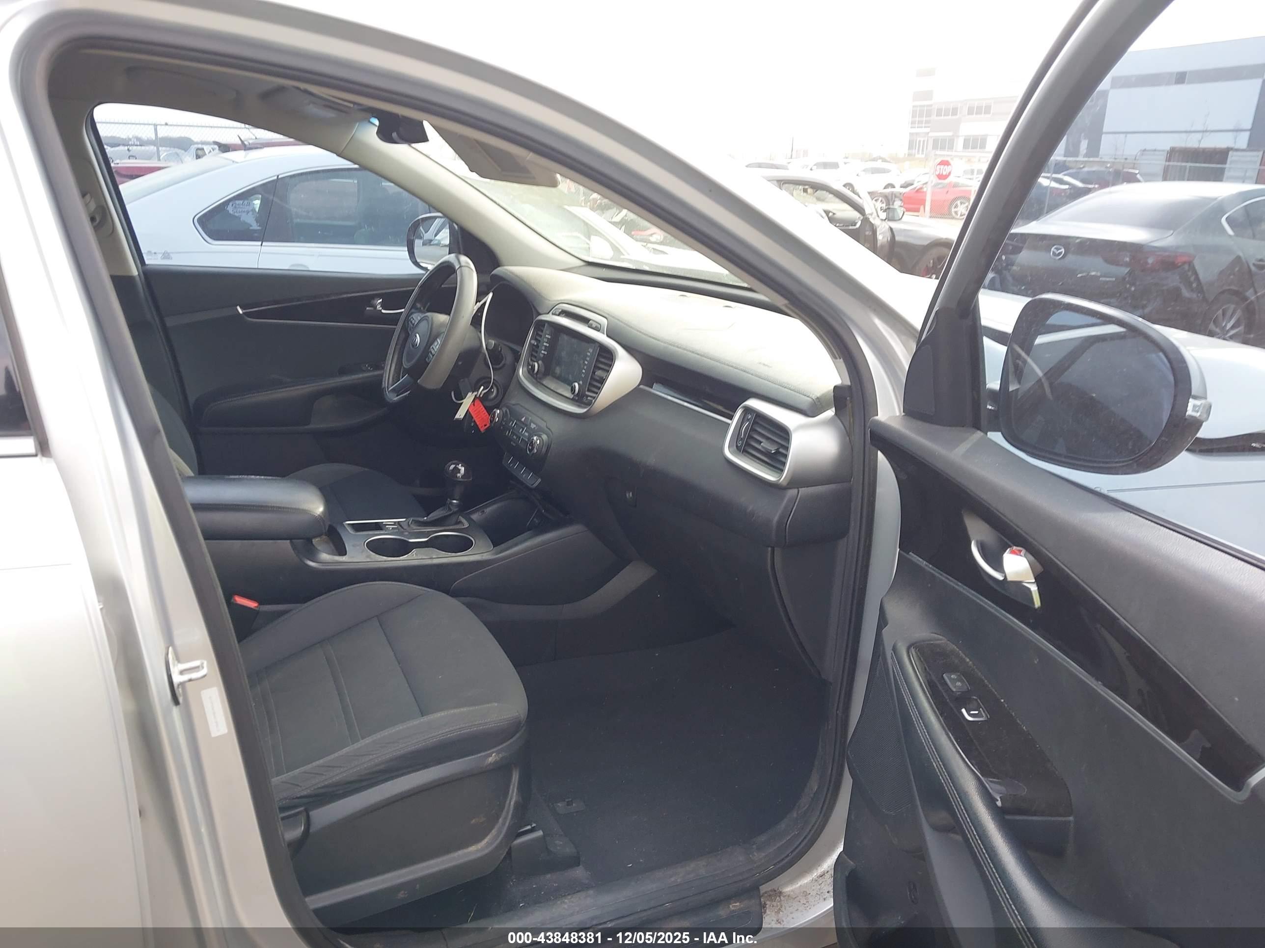 KIA SORENTO image 5