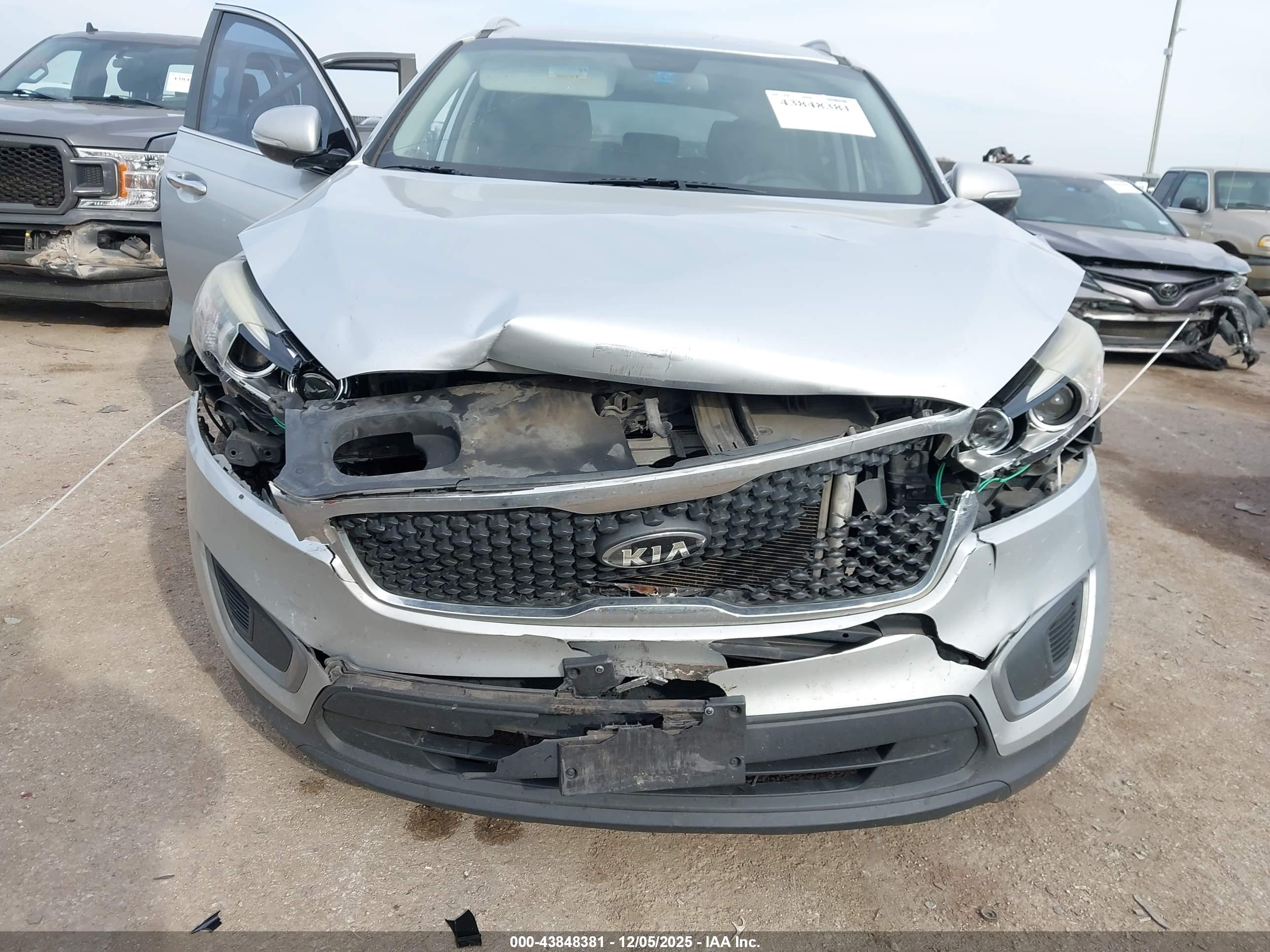 KIA SORENTO image 6