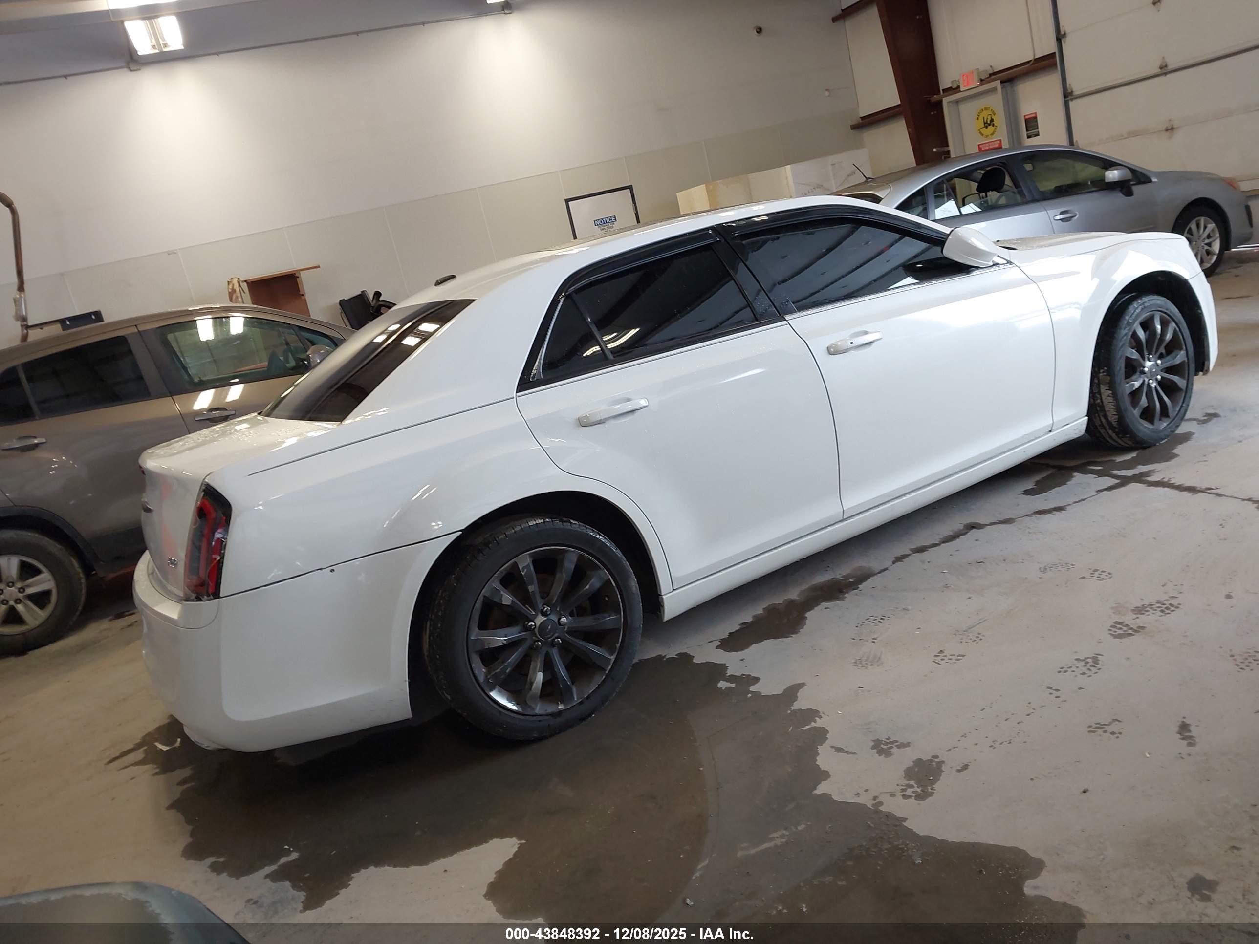 CHRYSLER 300 image 4