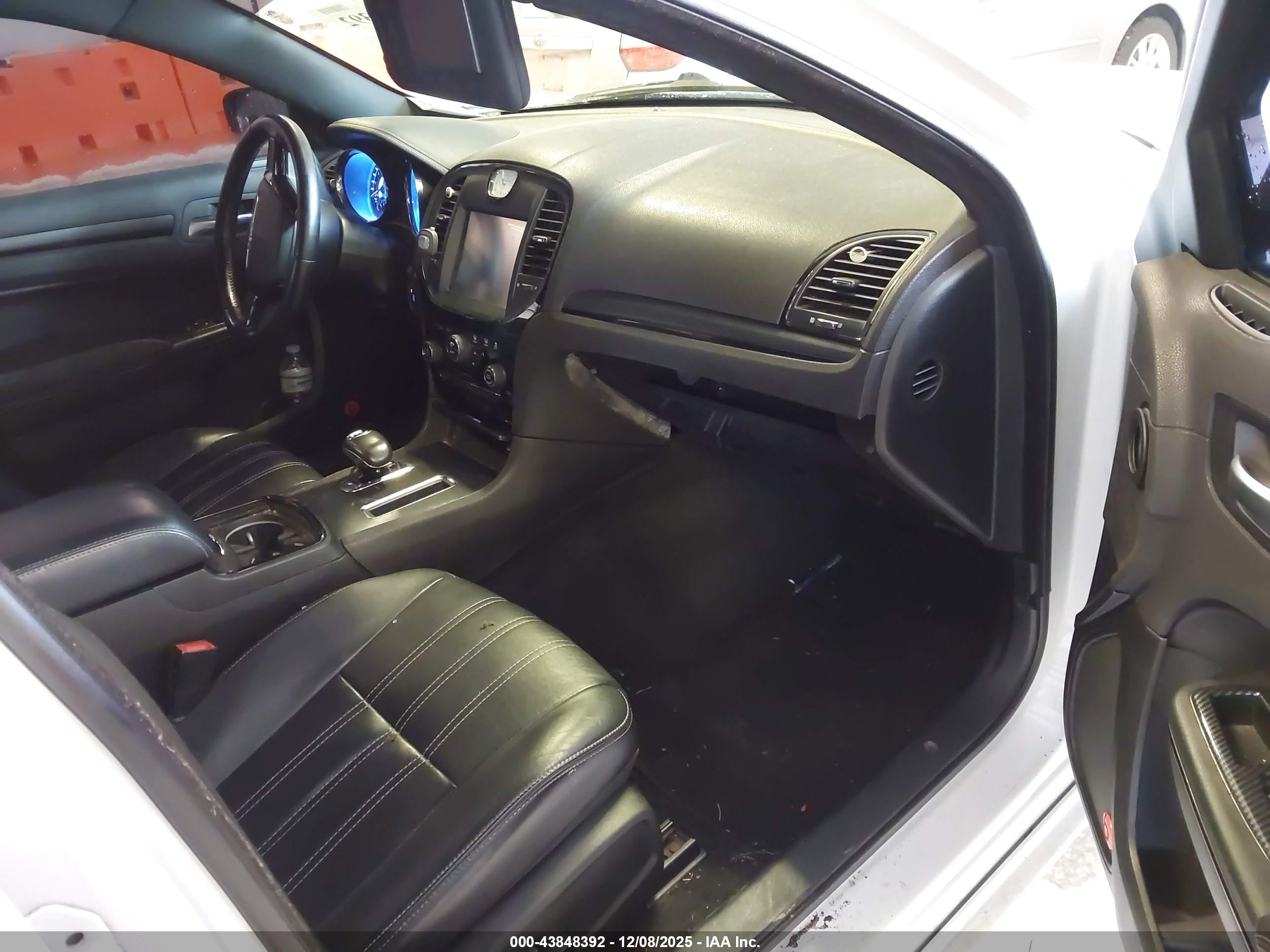 CHRYSLER 300 image 5
