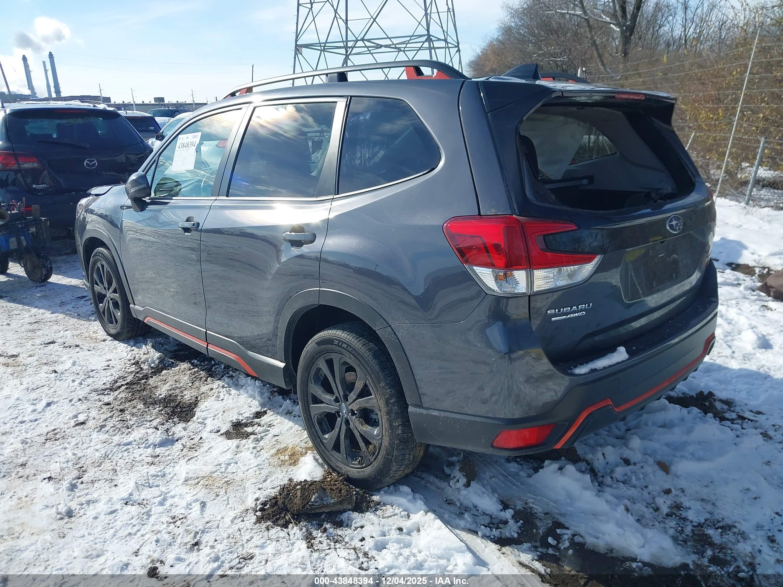 SUBARU FORESTER image 3