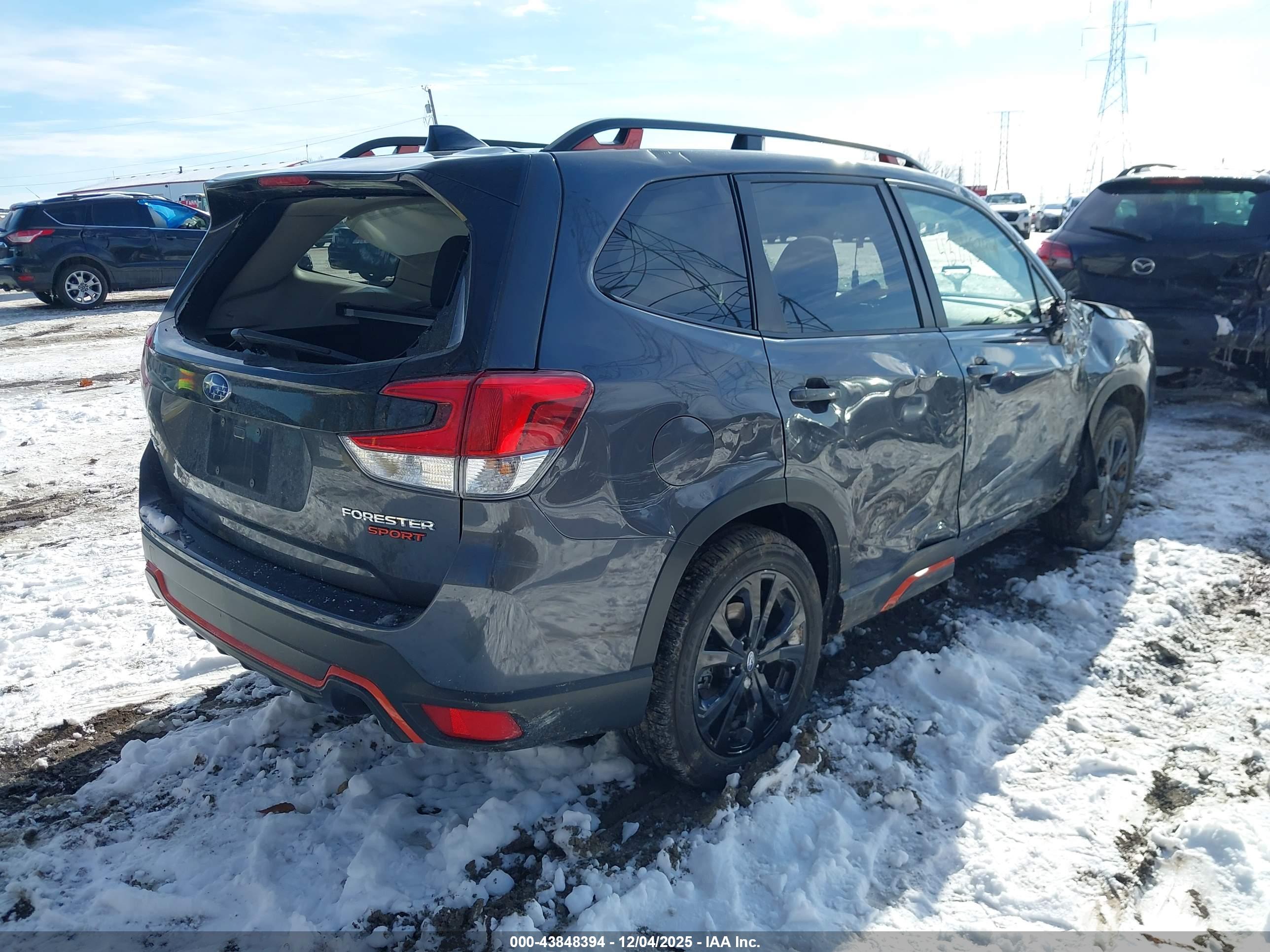 SUBARU FORESTER image 4