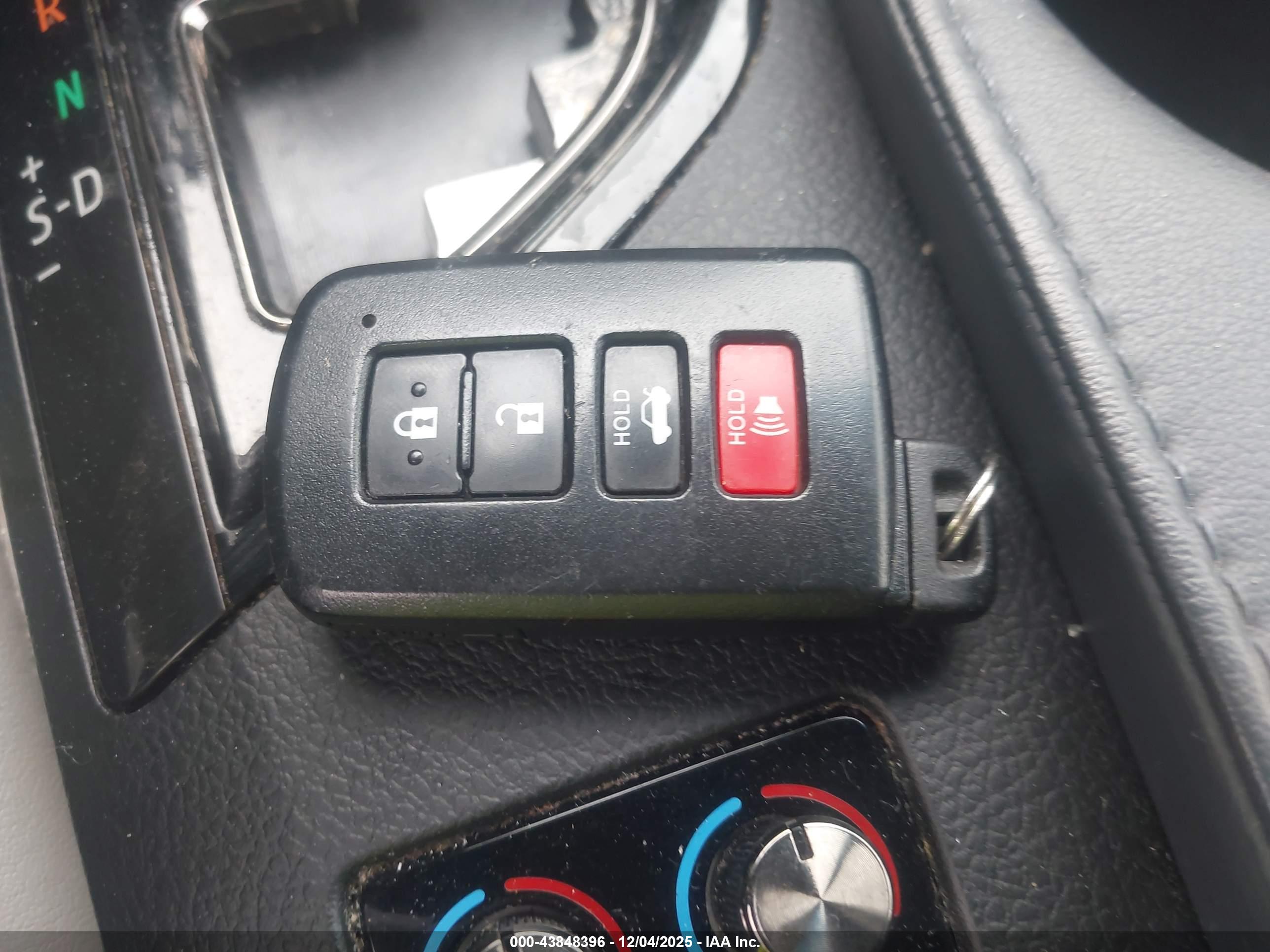TOYOTA AVALON image 11