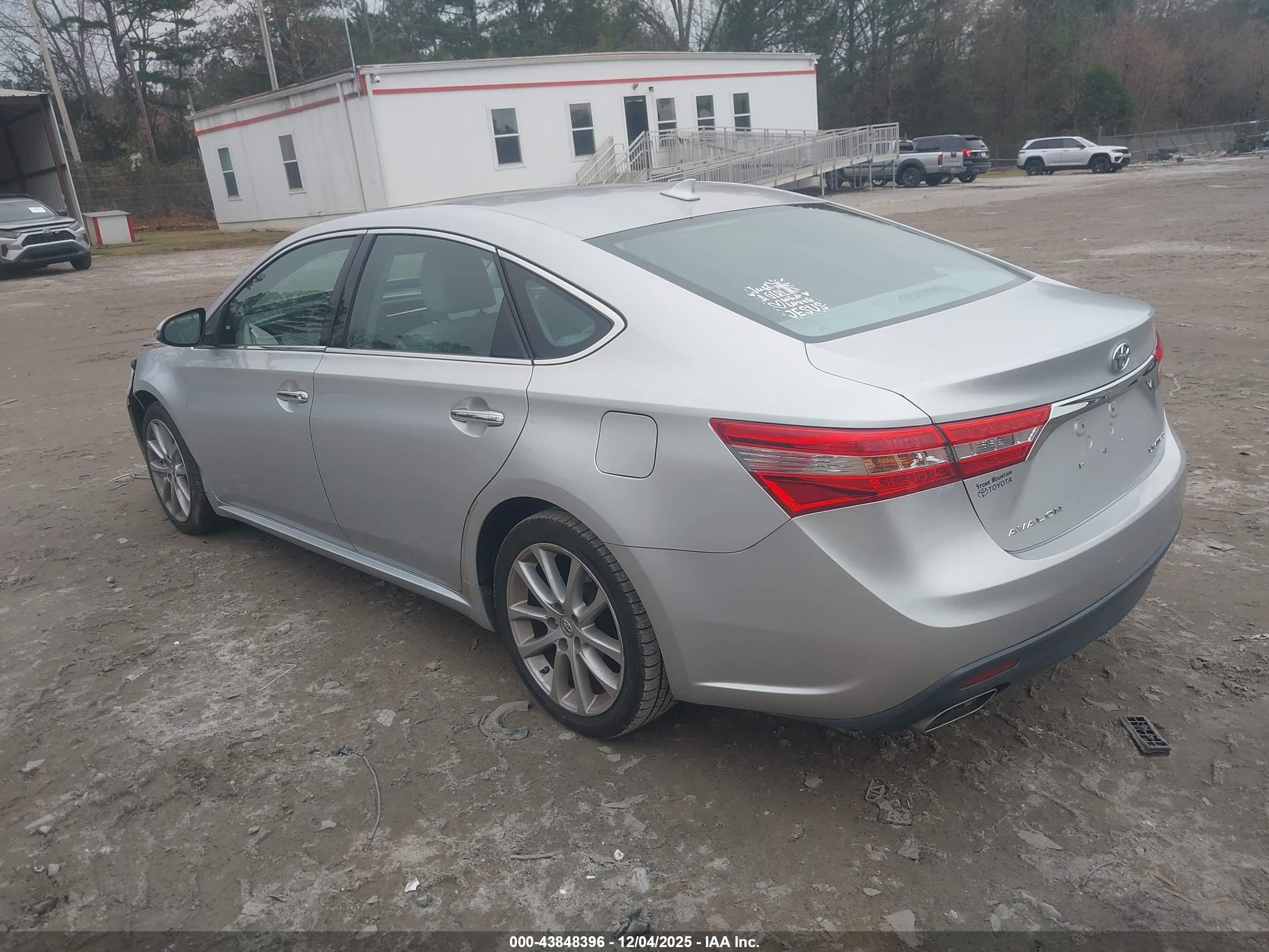 TOYOTA AVALON image 3