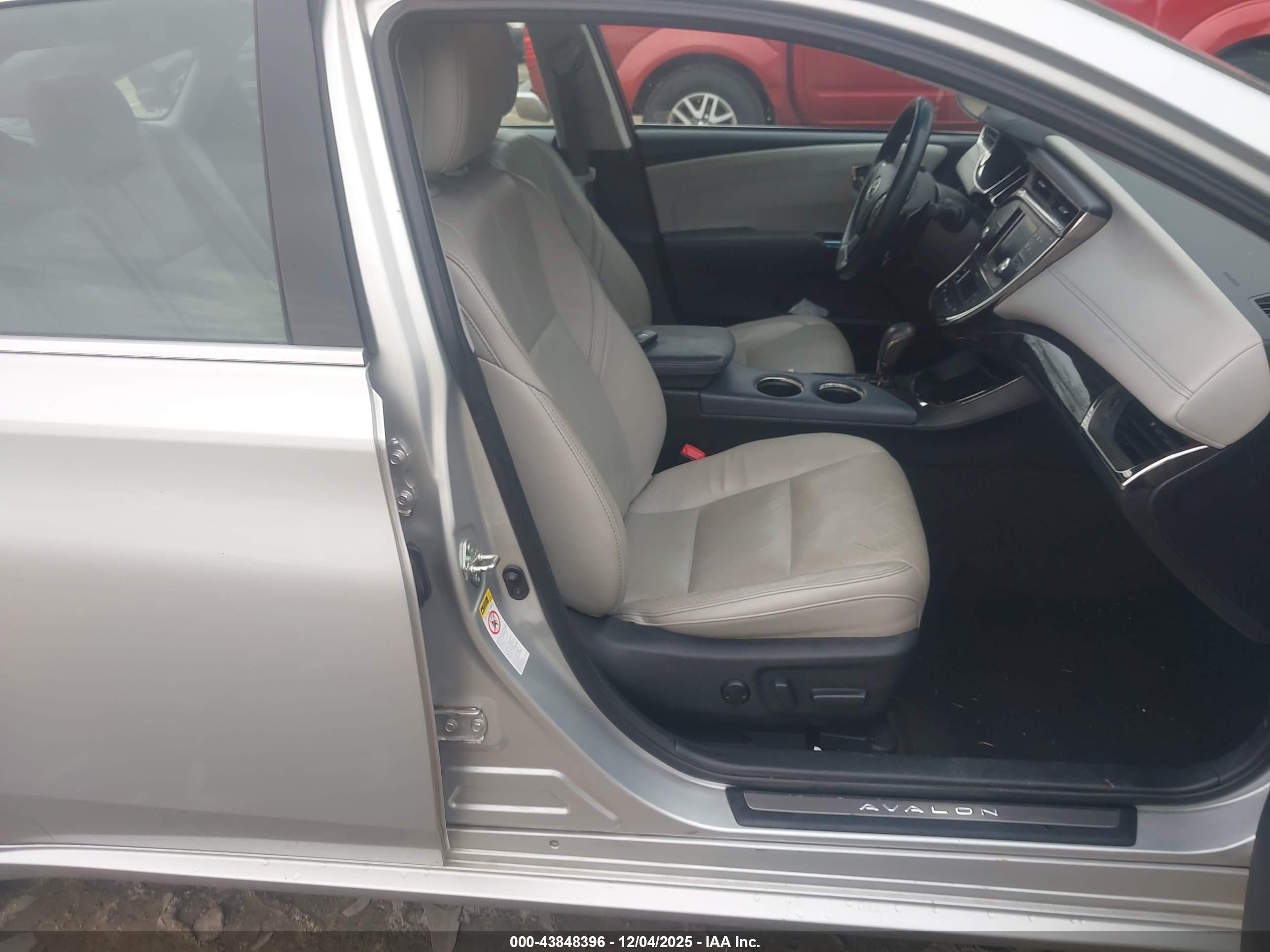 TOYOTA AVALON image 5