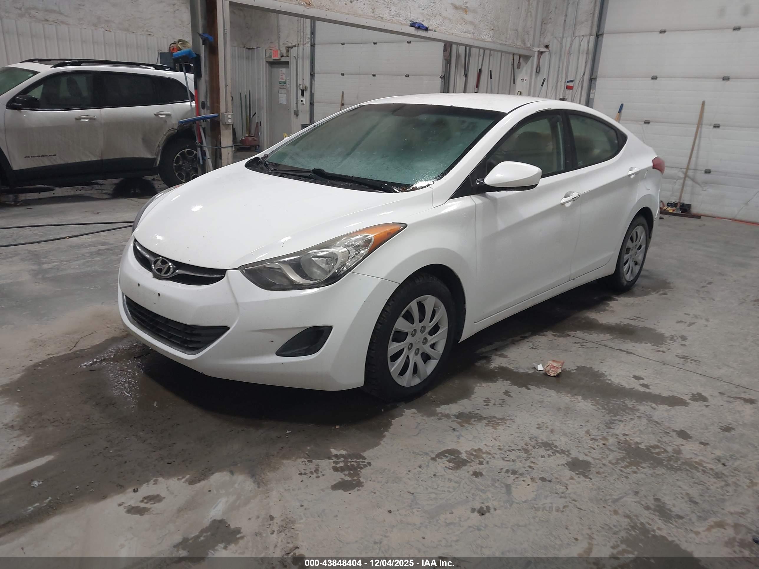 HYUNDAI ELANTRA image 2