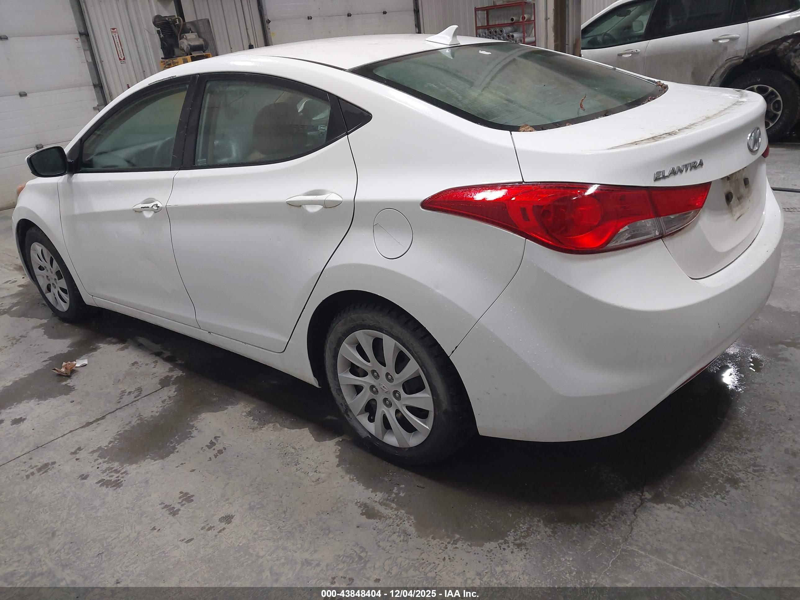 HYUNDAI ELANTRA image 3