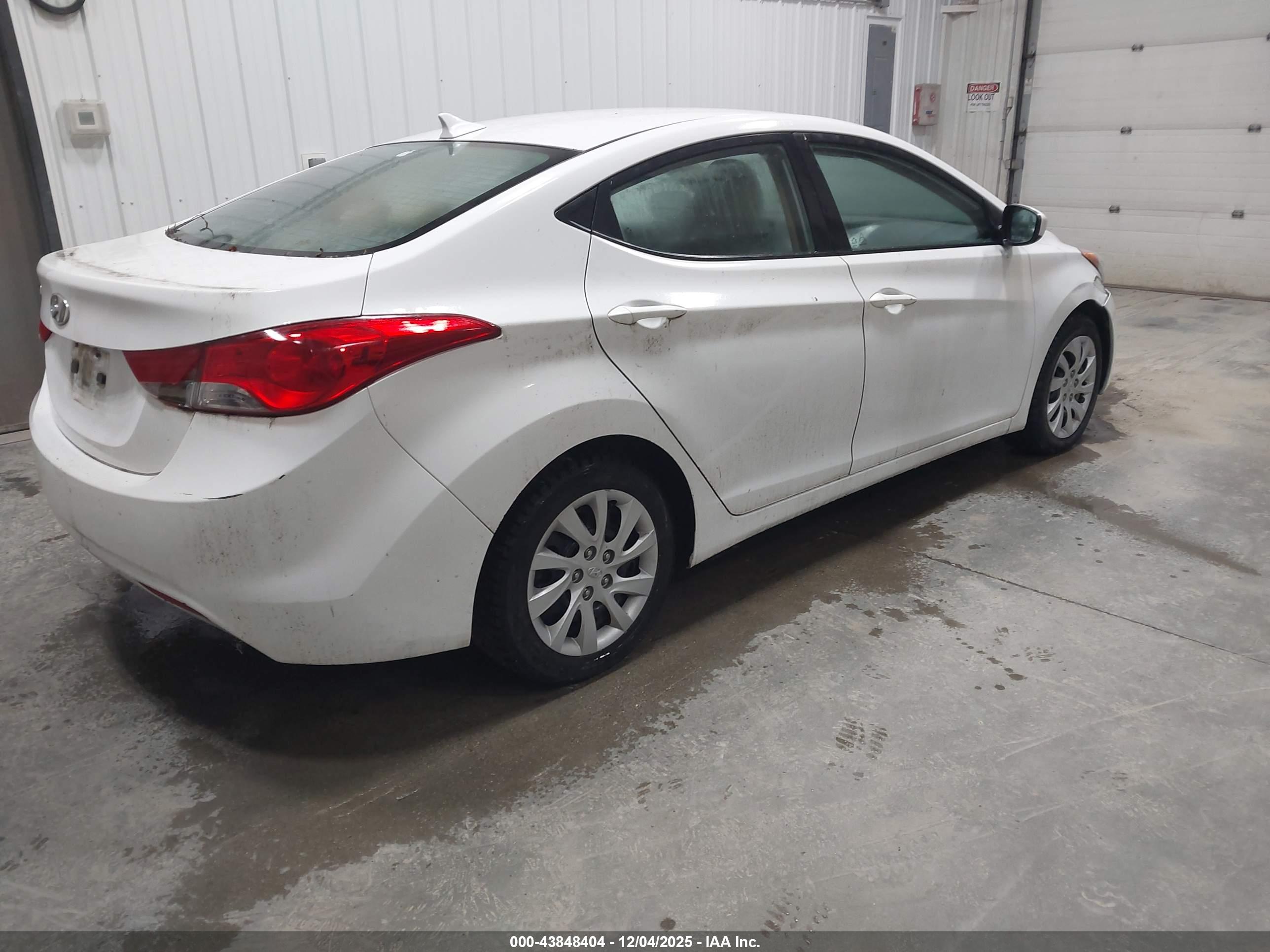 HYUNDAI ELANTRA image 4