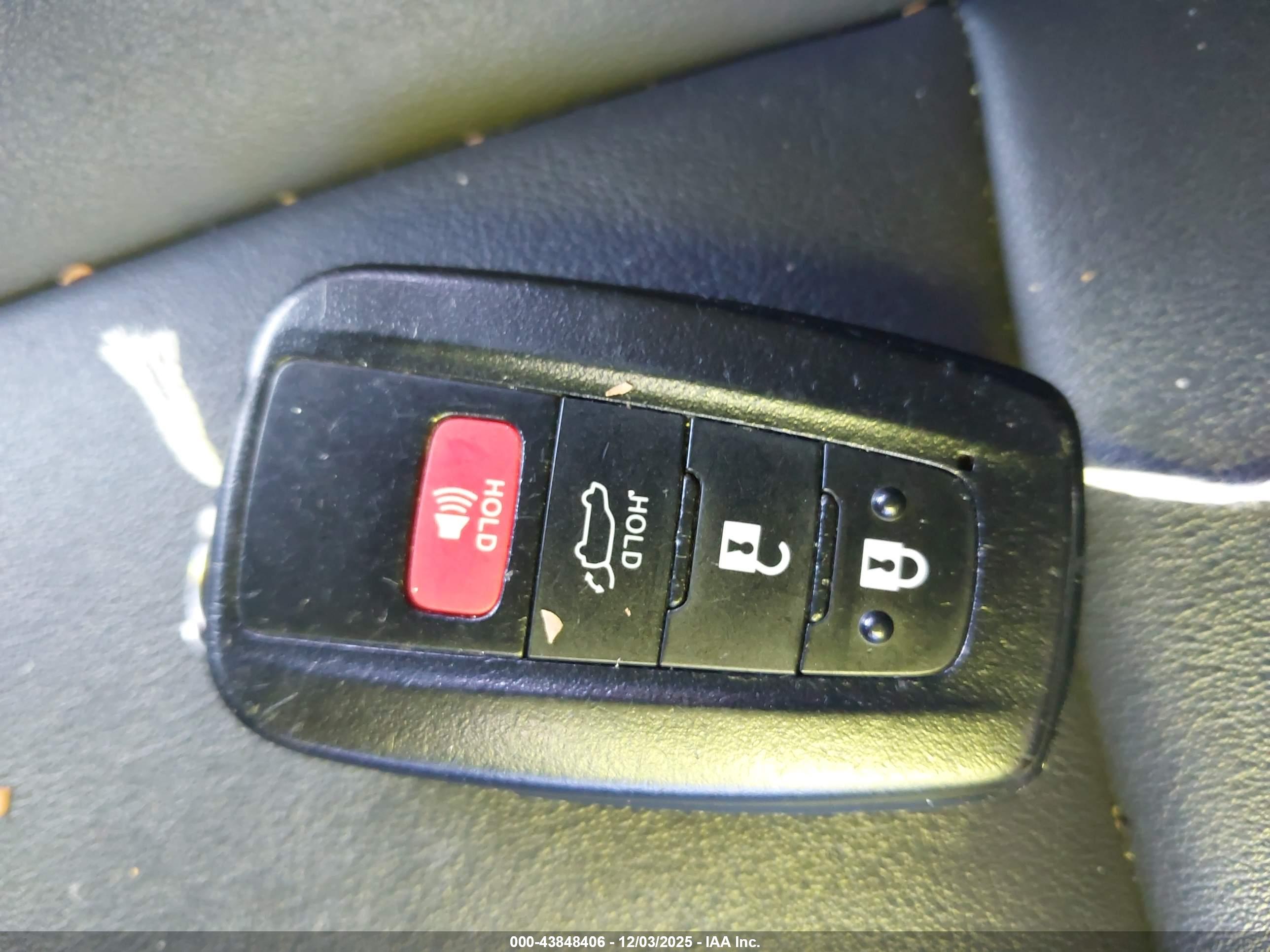 TOYOTA RAV4 image 11