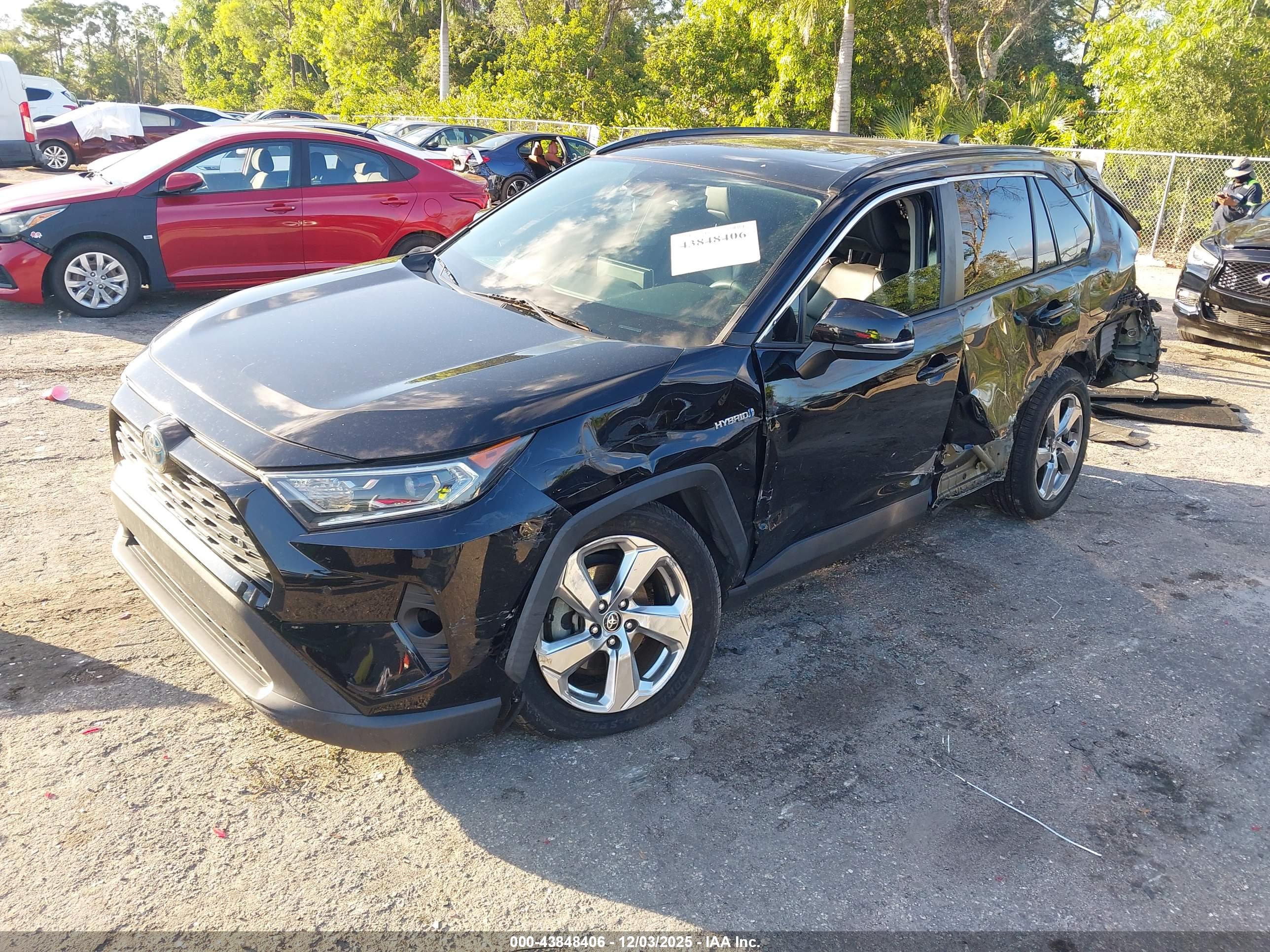 TOYOTA RAV4 image 2
