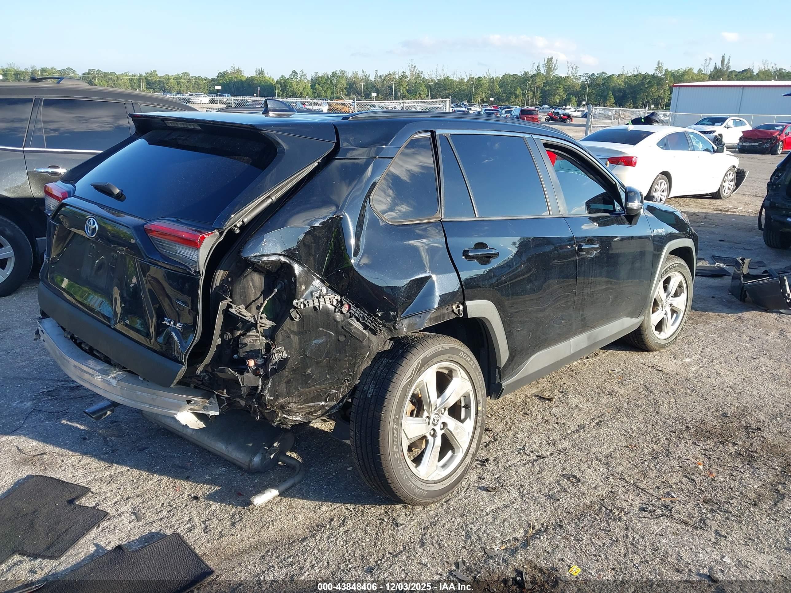TOYOTA RAV4 image 4