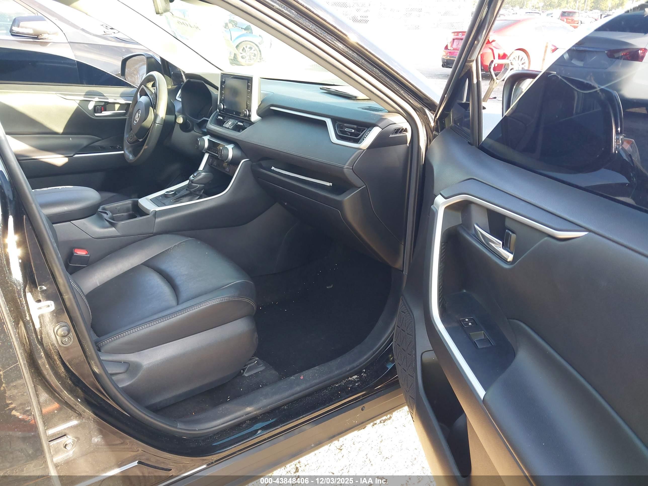 TOYOTA RAV4 image 5