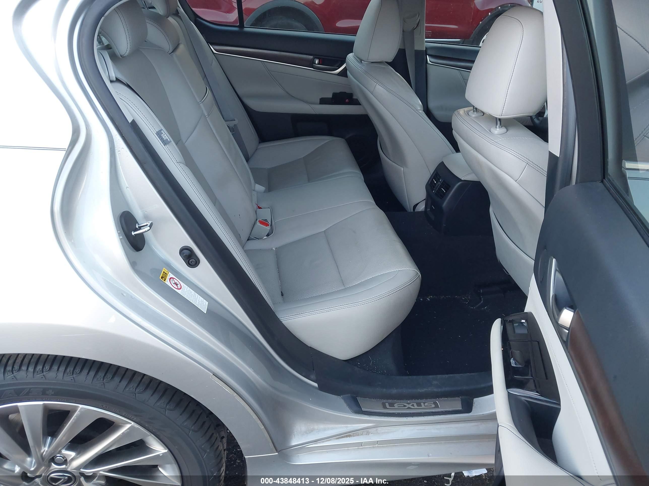 LEXUS GS image 8