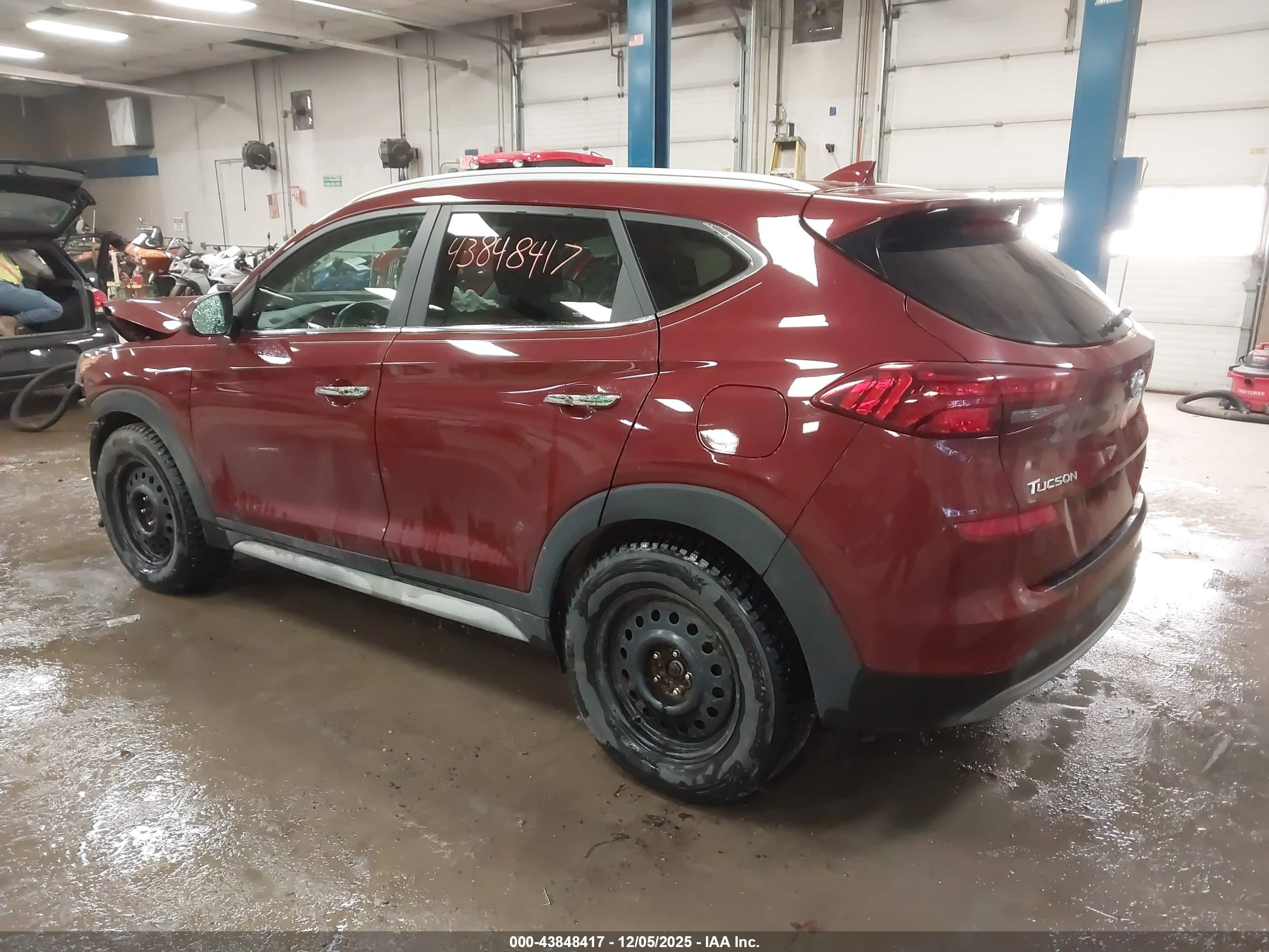 HYUNDAI TUCSON image 3