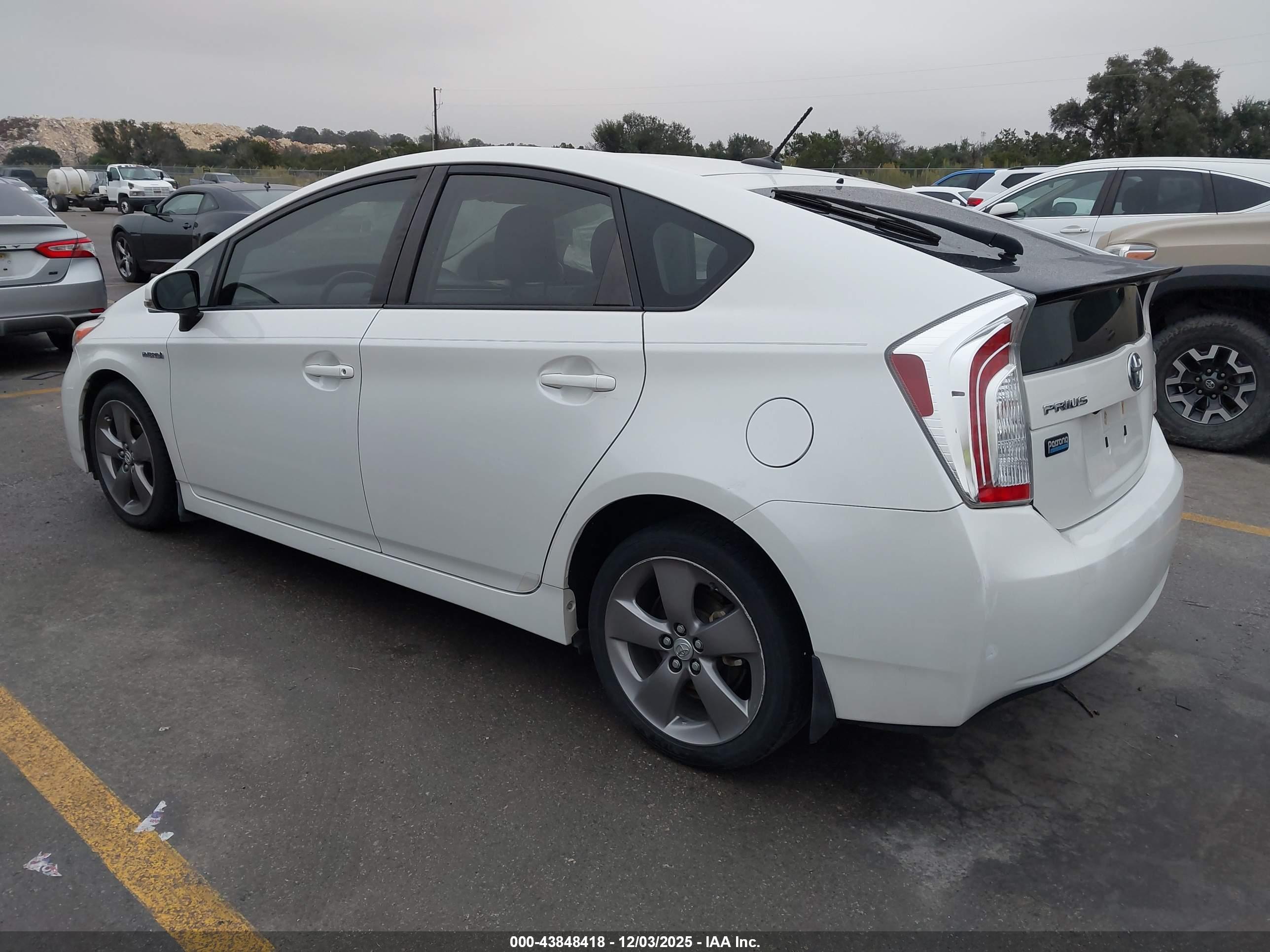 TOYOTA PRIUS image 3