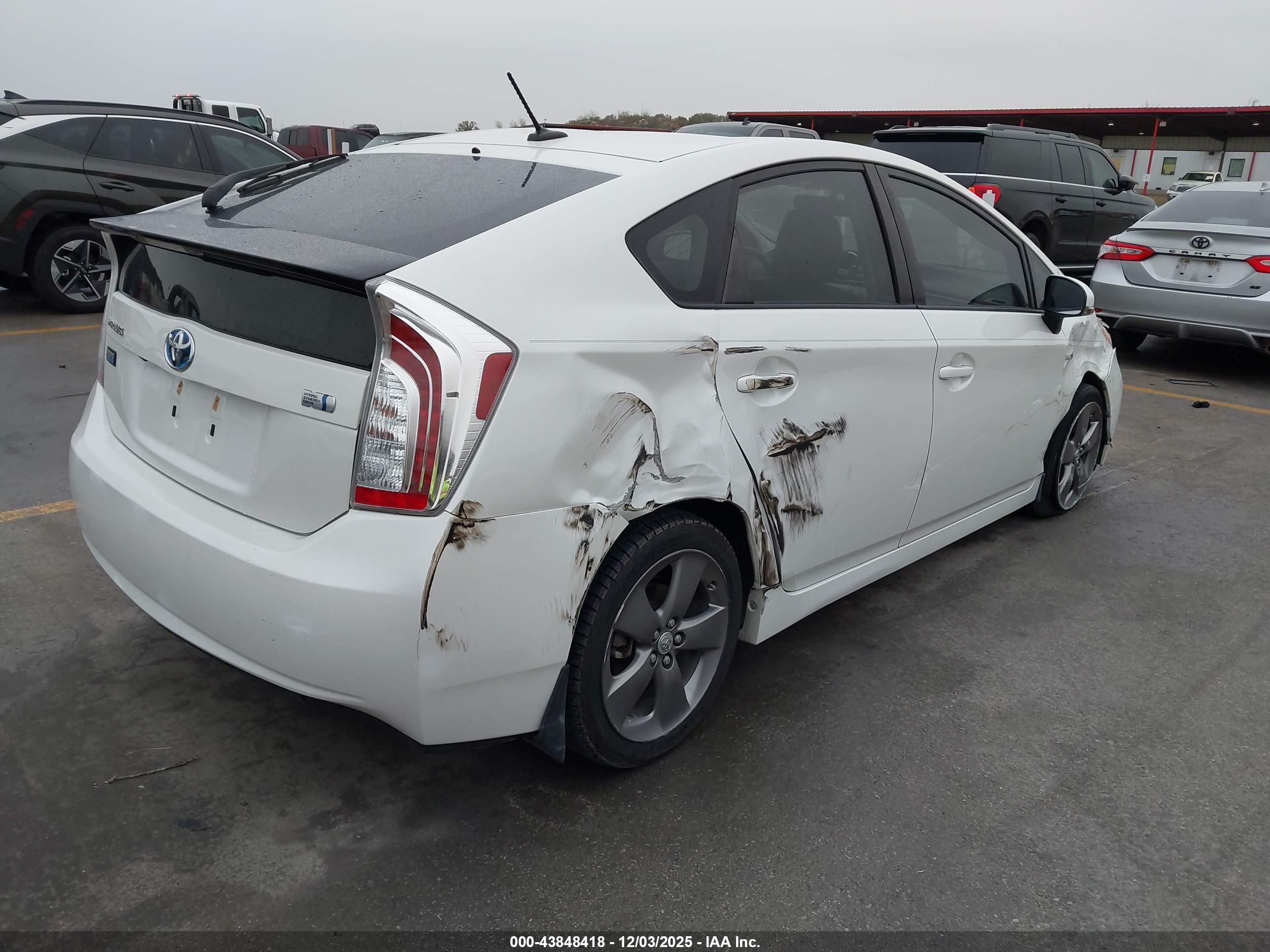 TOYOTA PRIUS image 4