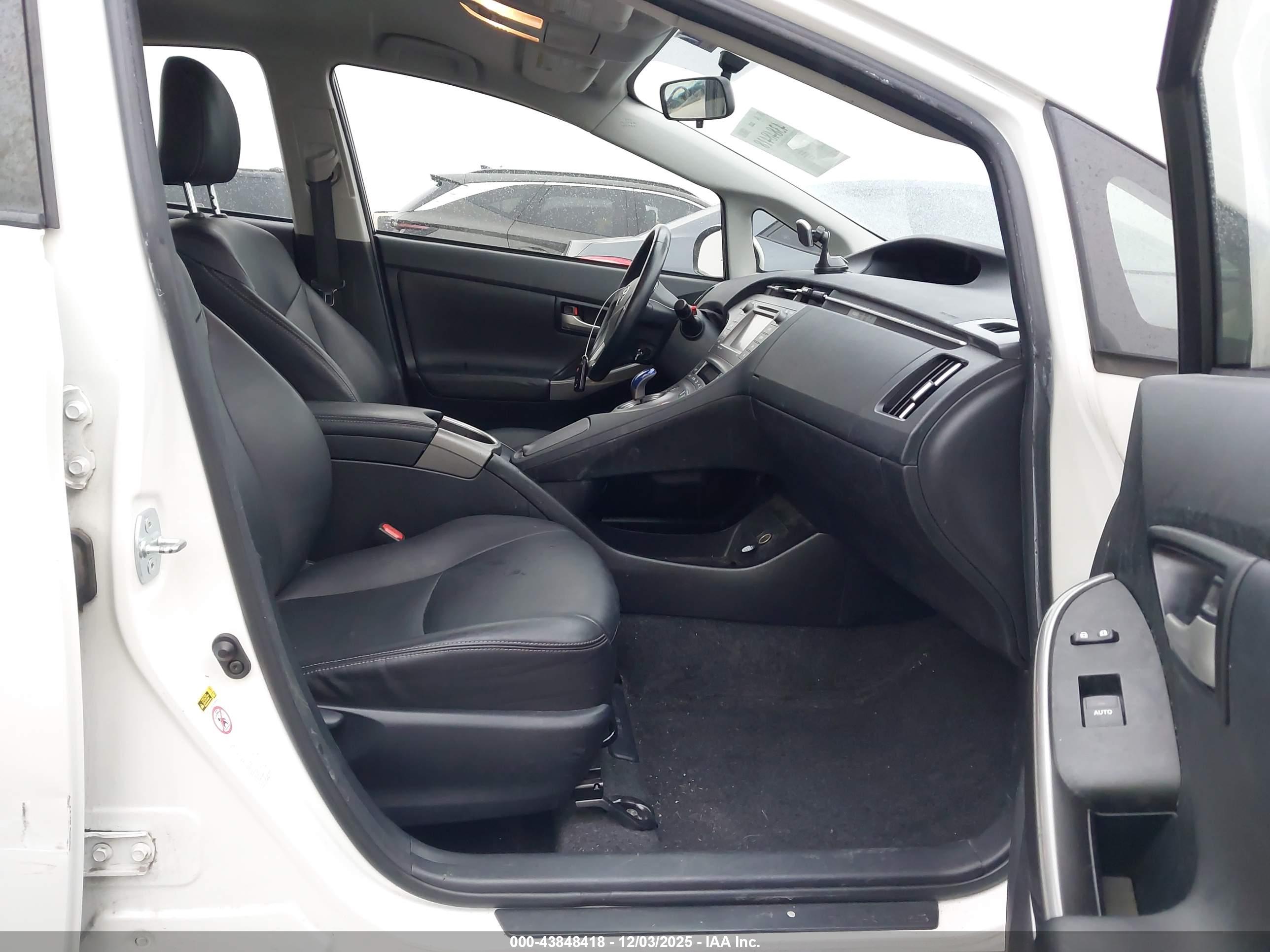 TOYOTA PRIUS image 5