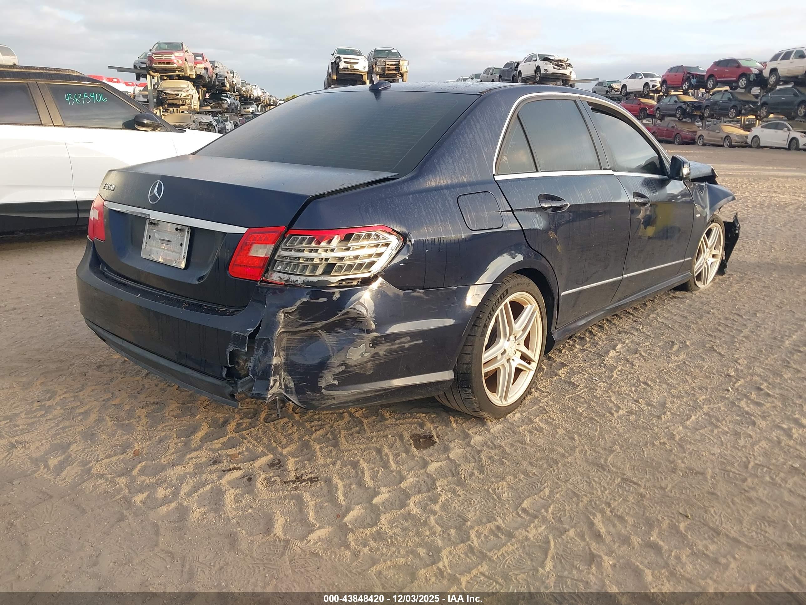 MERCEDES-BENZ E image 4