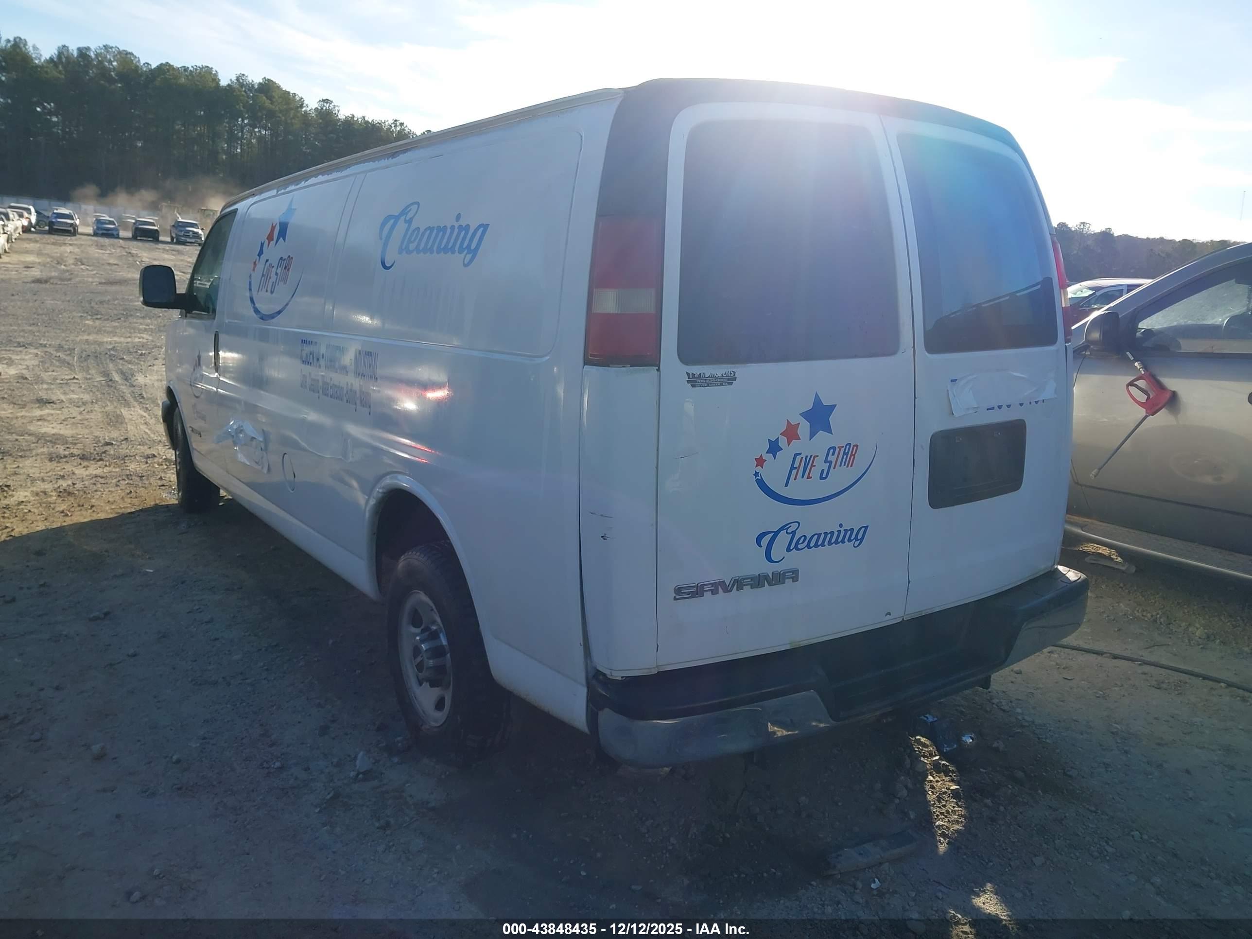 GMC SAVANA image 3