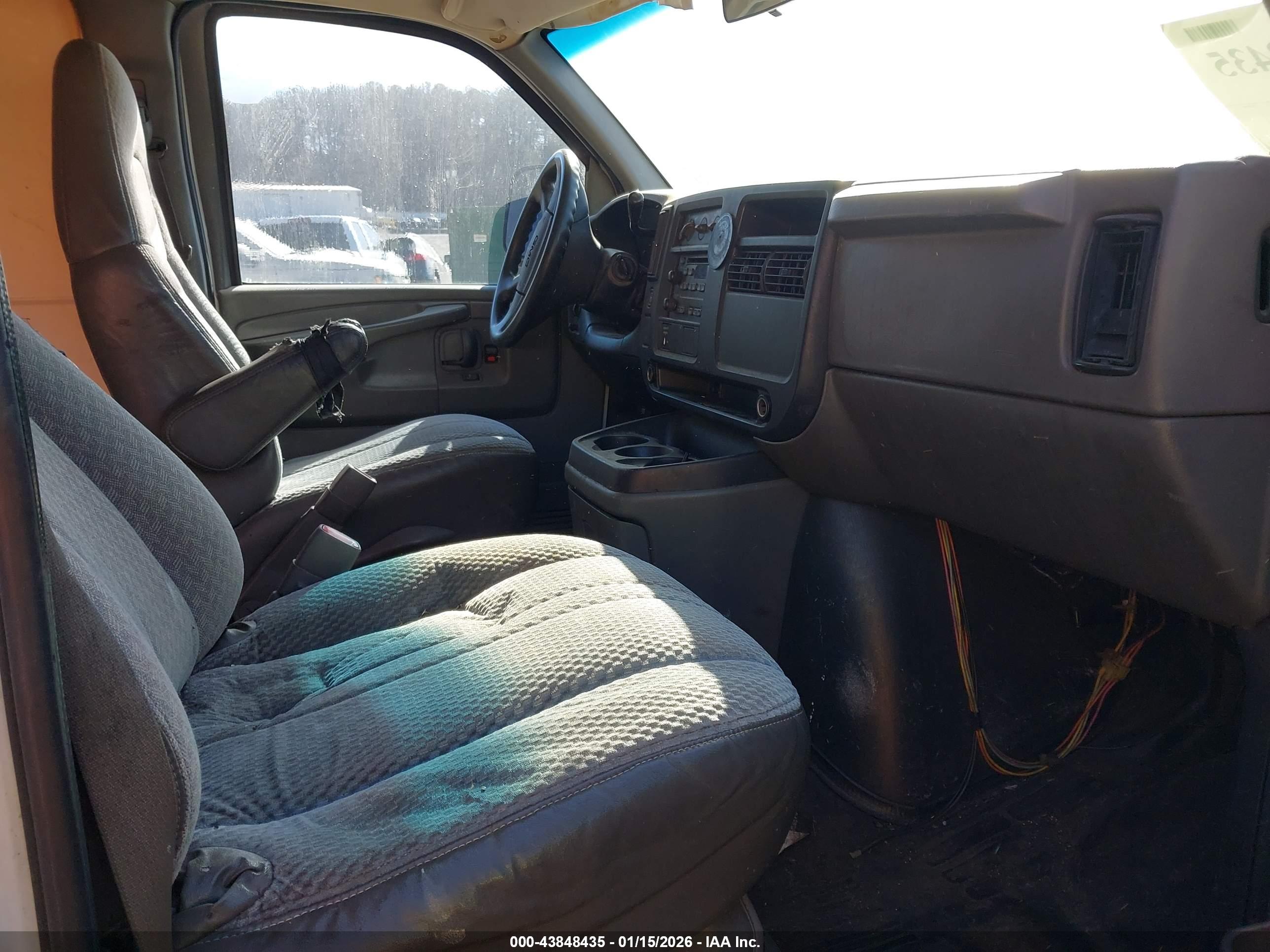 GMC SAVANA image 5