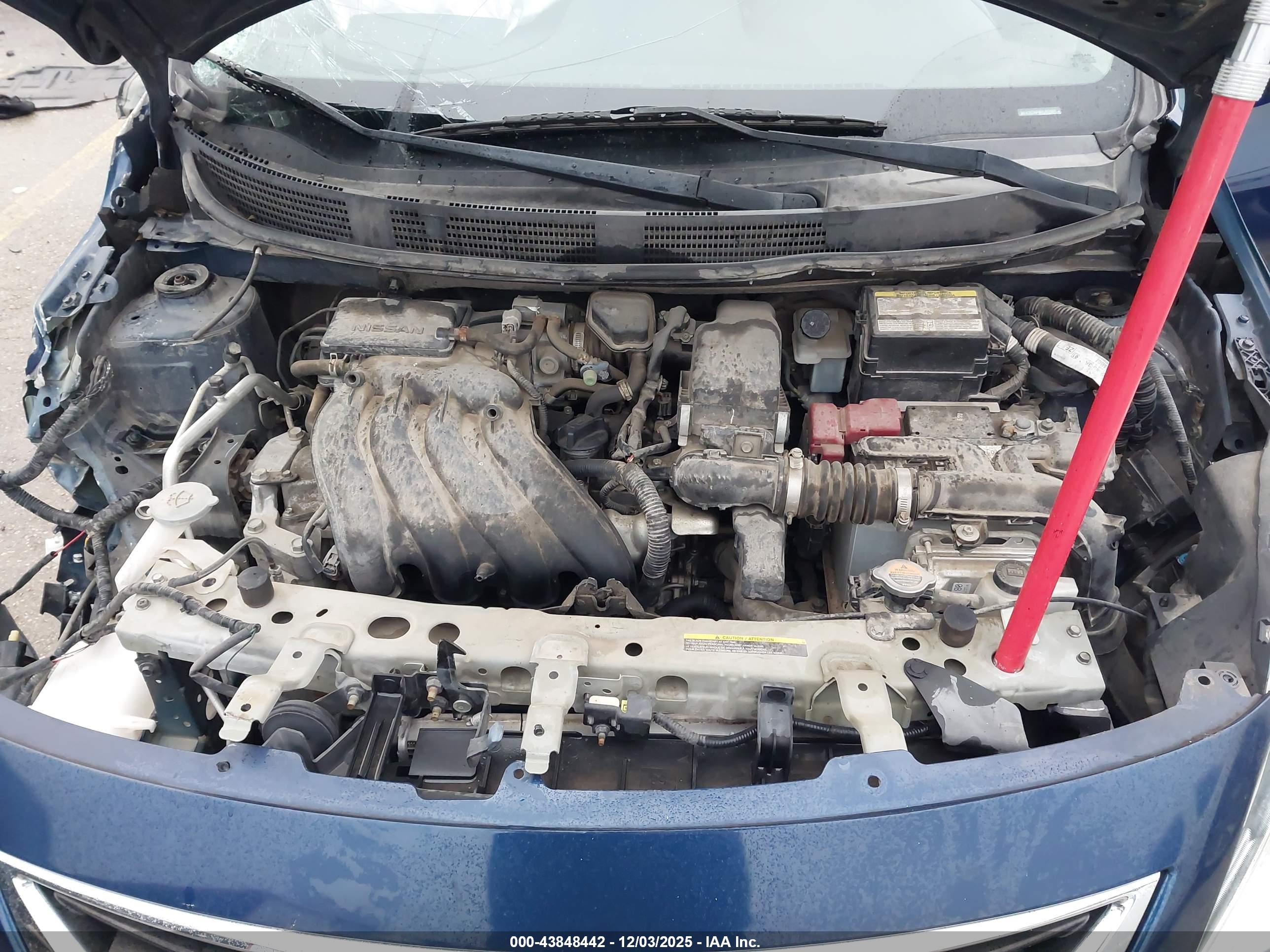 NISSAN VERSA image 10