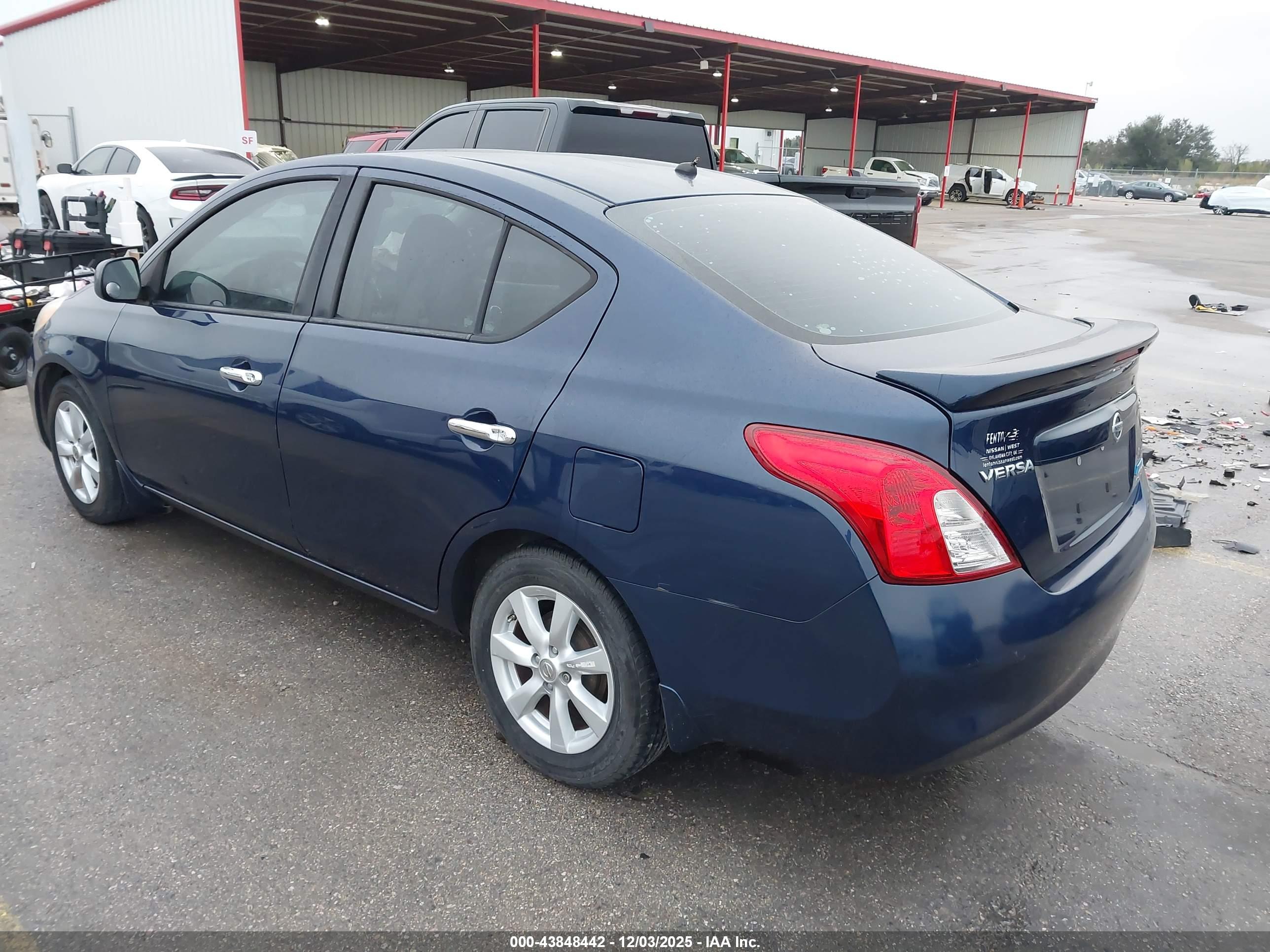 NISSAN VERSA image 3