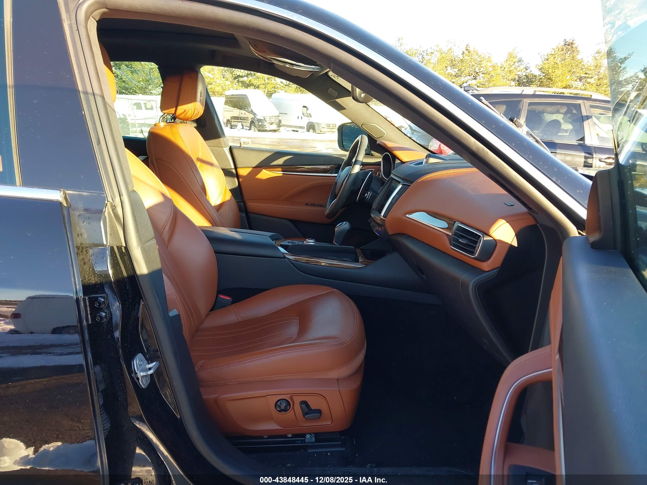 MASERATI LEVANTE image 5