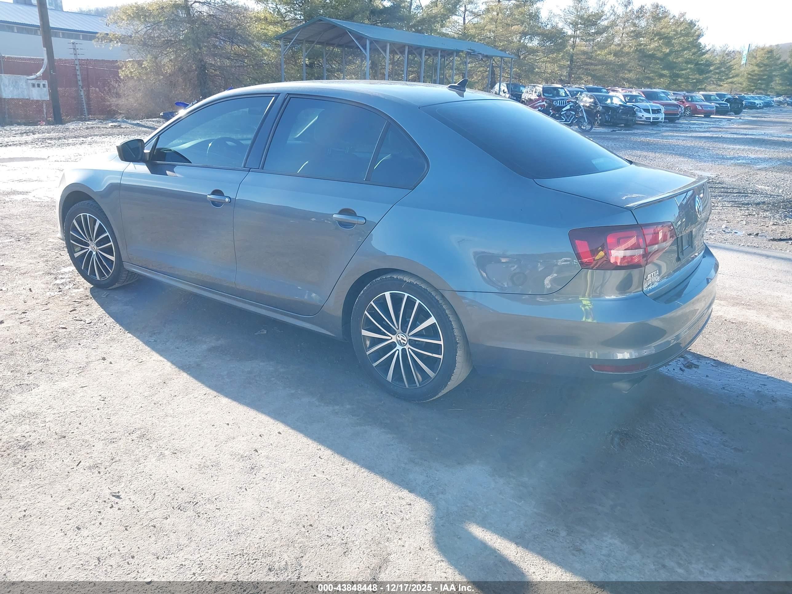 VOLKSWAGEN JETTA image 3