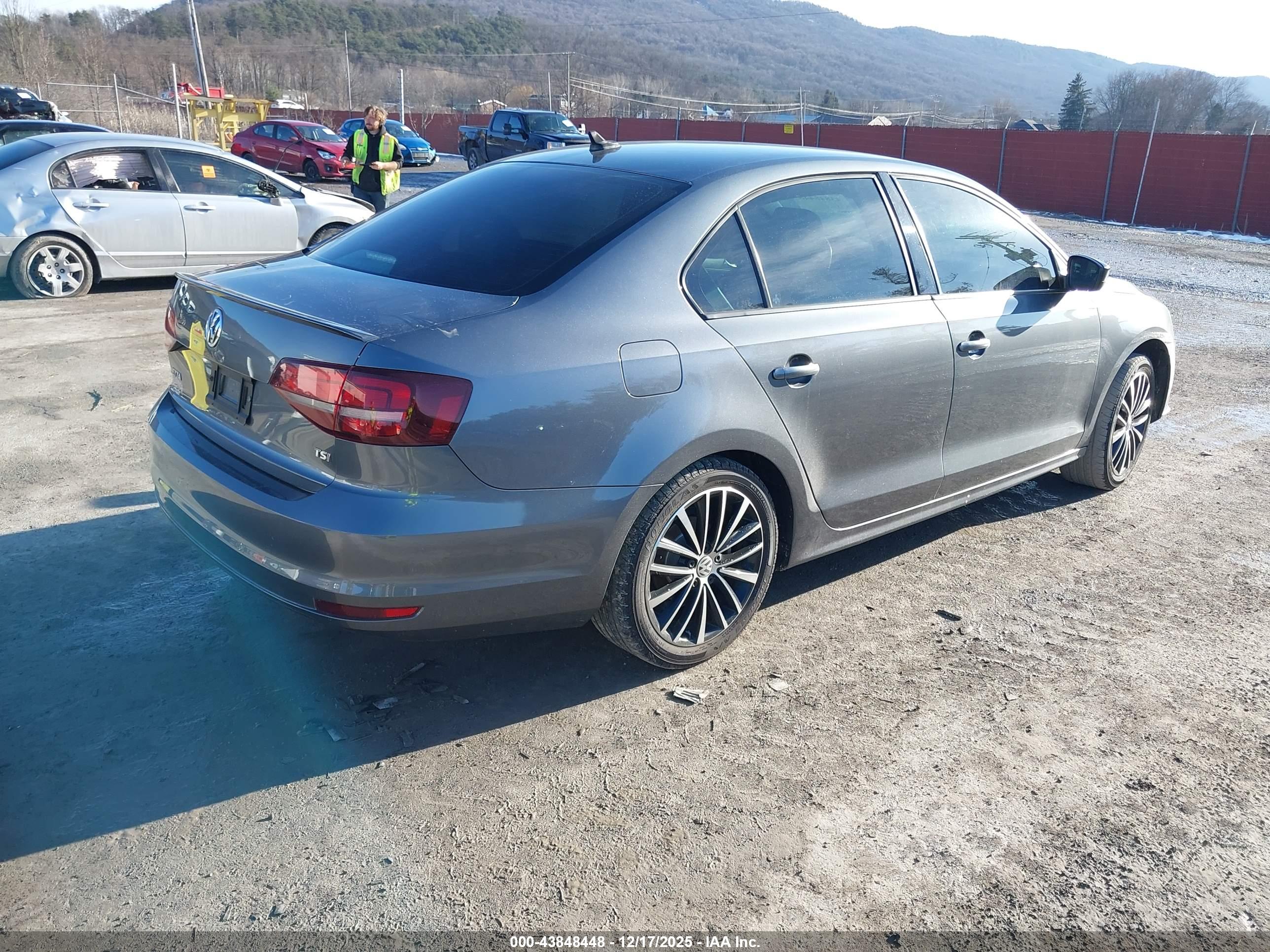 VOLKSWAGEN JETTA image 4