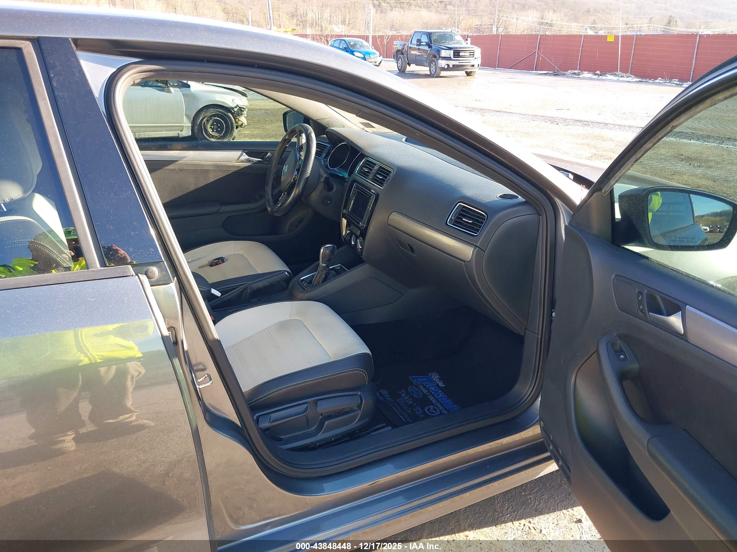 VOLKSWAGEN JETTA image 5