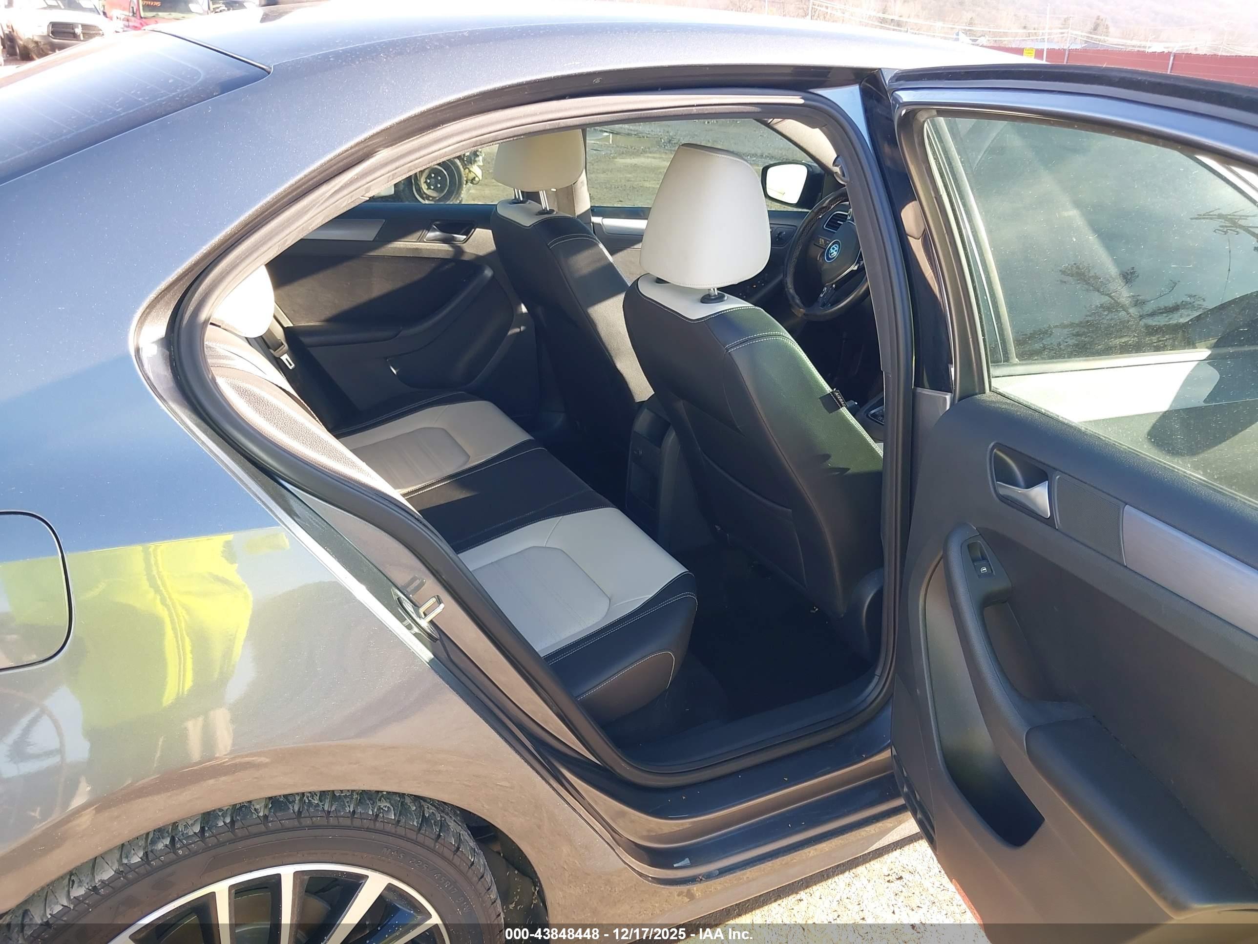 VOLKSWAGEN JETTA image 8